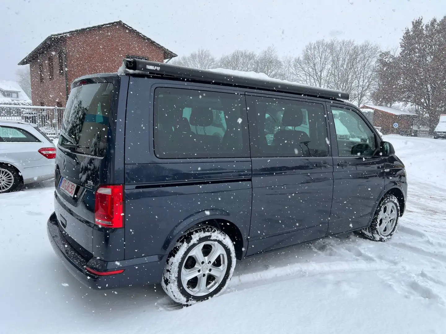 Volkswagen T6 Multivan 4Motion Blau - 2