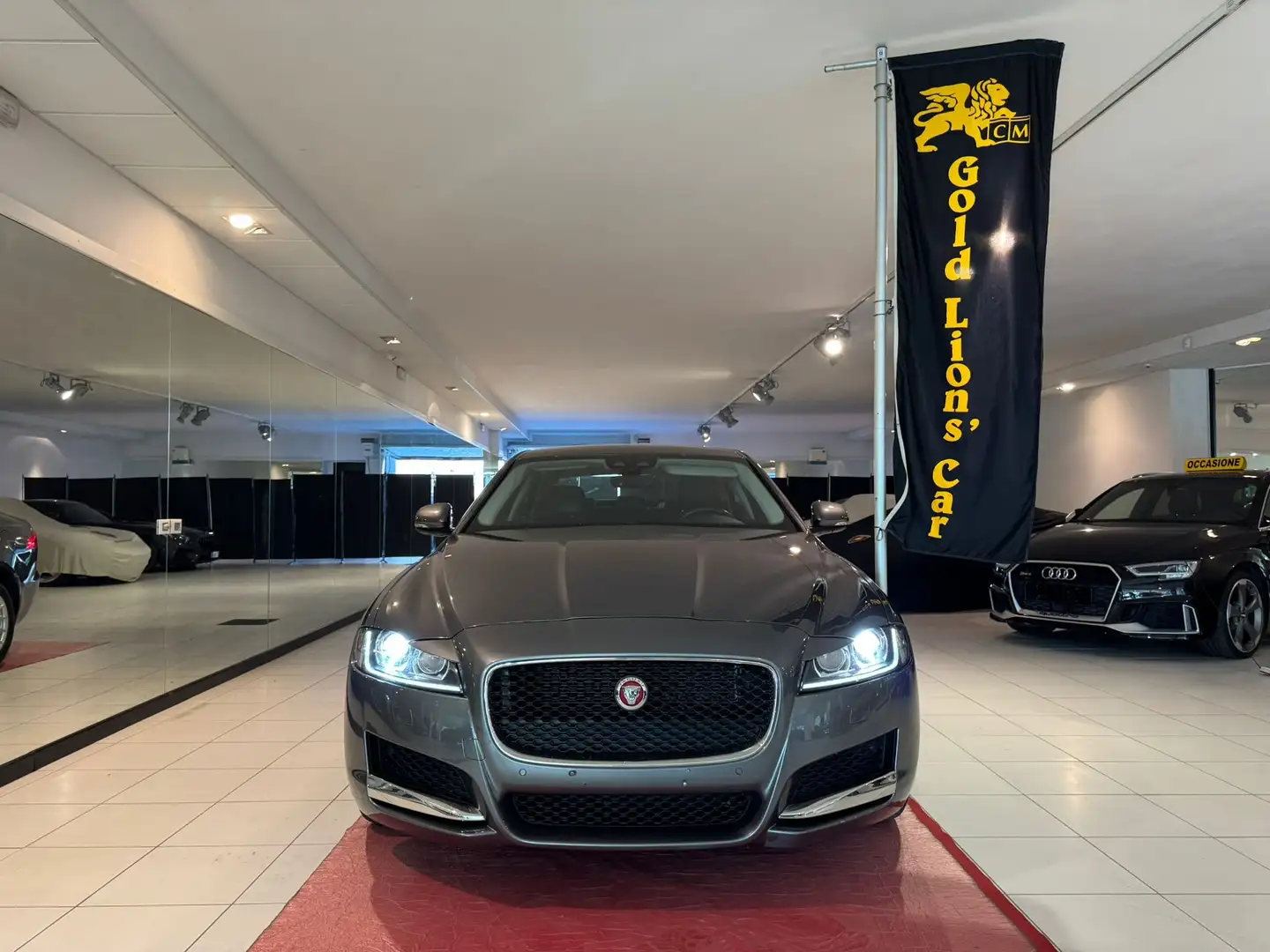 Jaguar XF 2.0d i4 BERLINA 180cv auto my19 Gris - 2