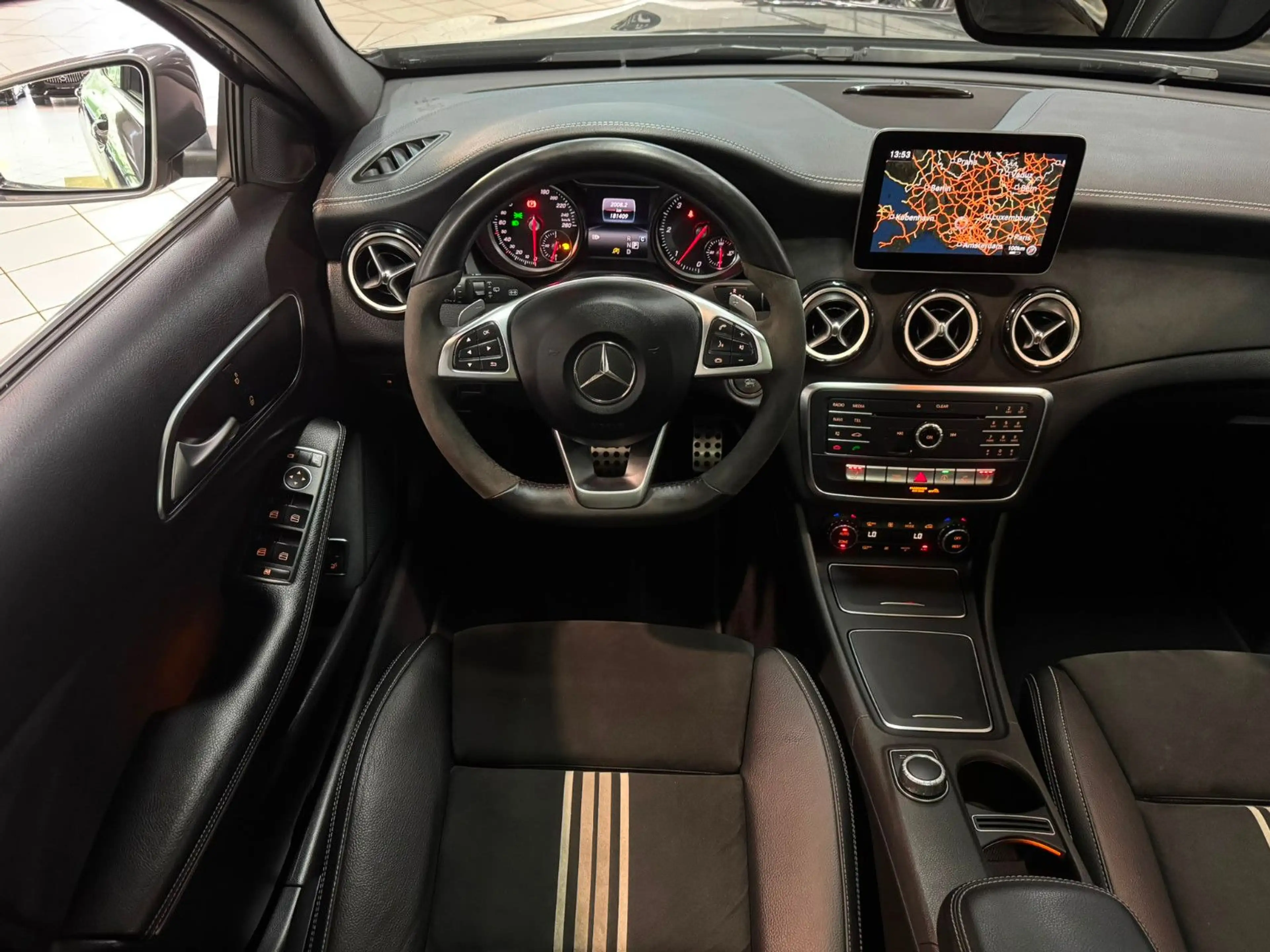 Mercedes-Benz GLA 220 d AMG LINE*AUT*PANO*LED*NAV*T-LEDER*TOWI — photo 10