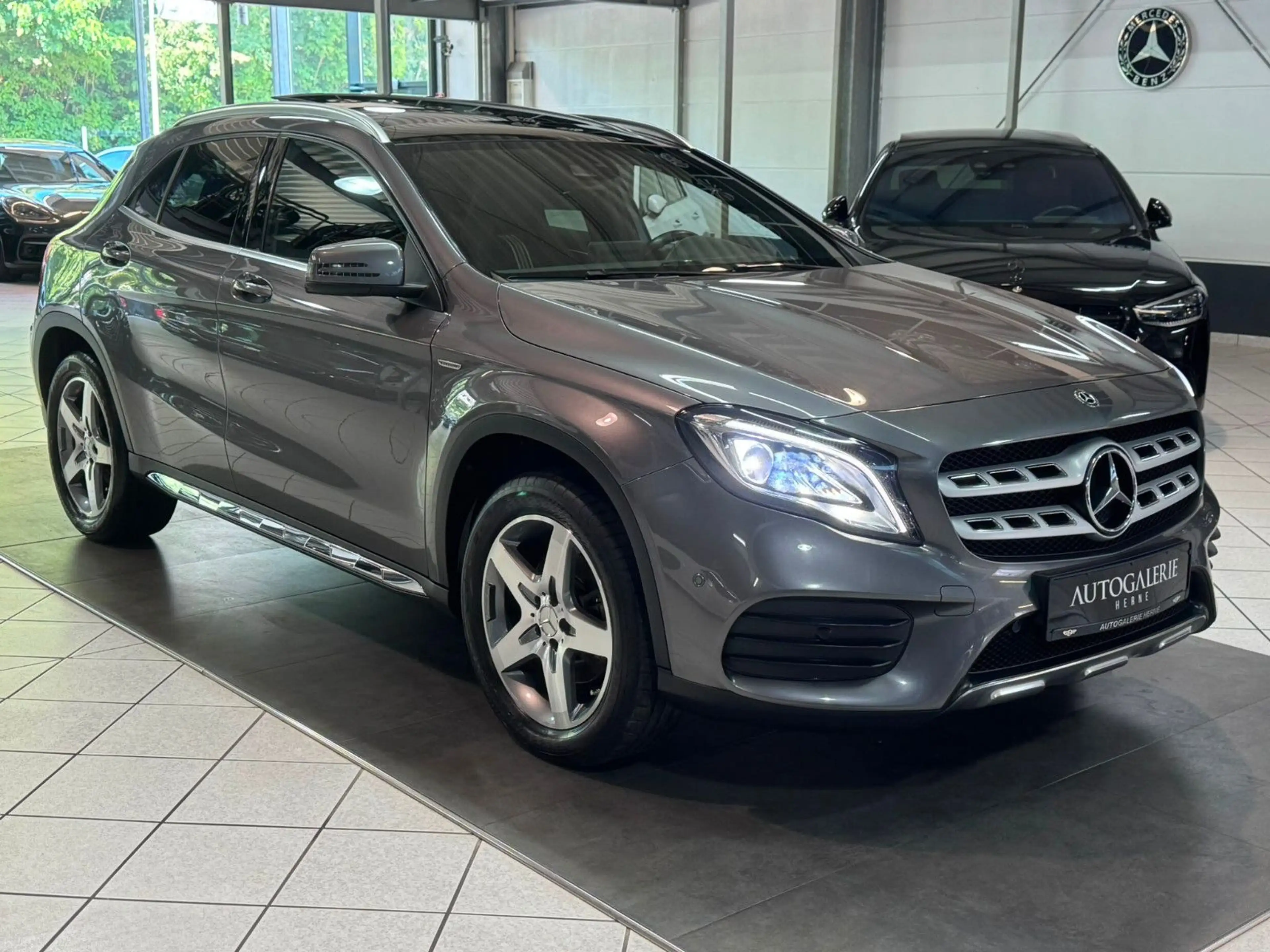 Mercedes-Benz GLA 220 d AMG LINE*AUT*PANO*LED*NAV*T-LEDER*TOWI — photo 3