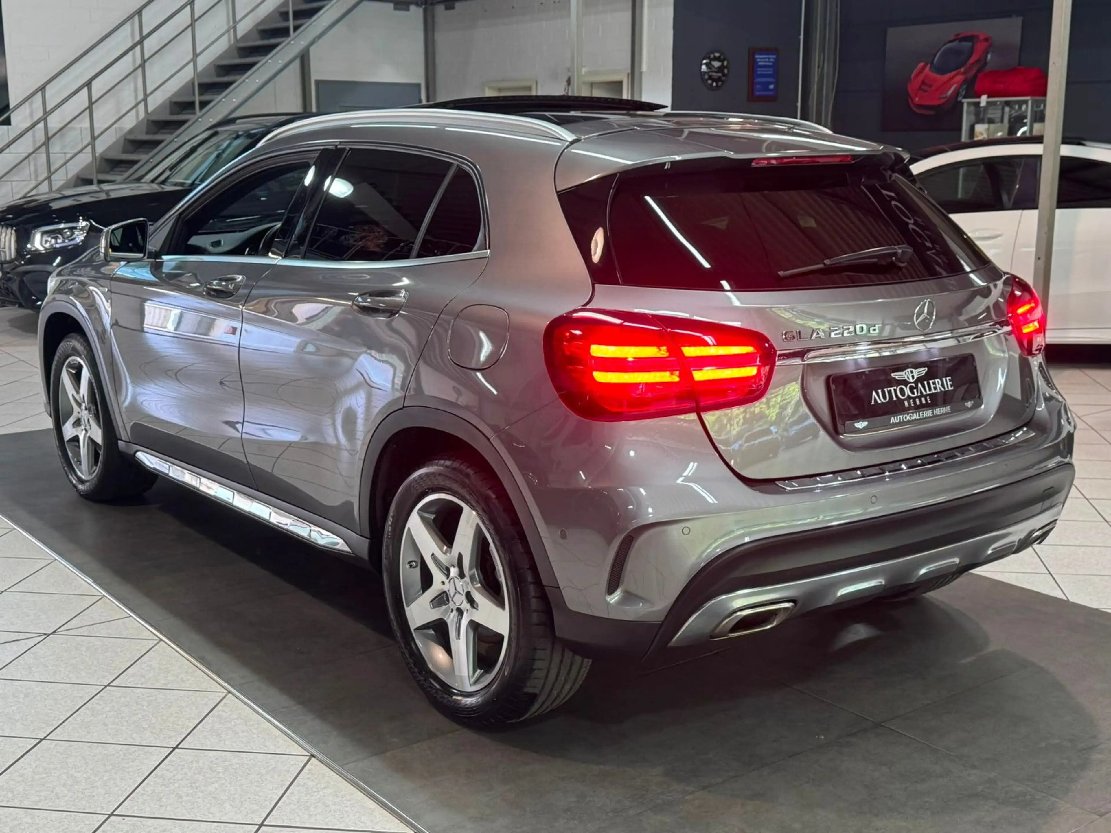 Mercedes-Benz GLA 220 d AMG LINE*AUT*PANO*LED*NAV*T-LEDER*TOWI — photo 8
