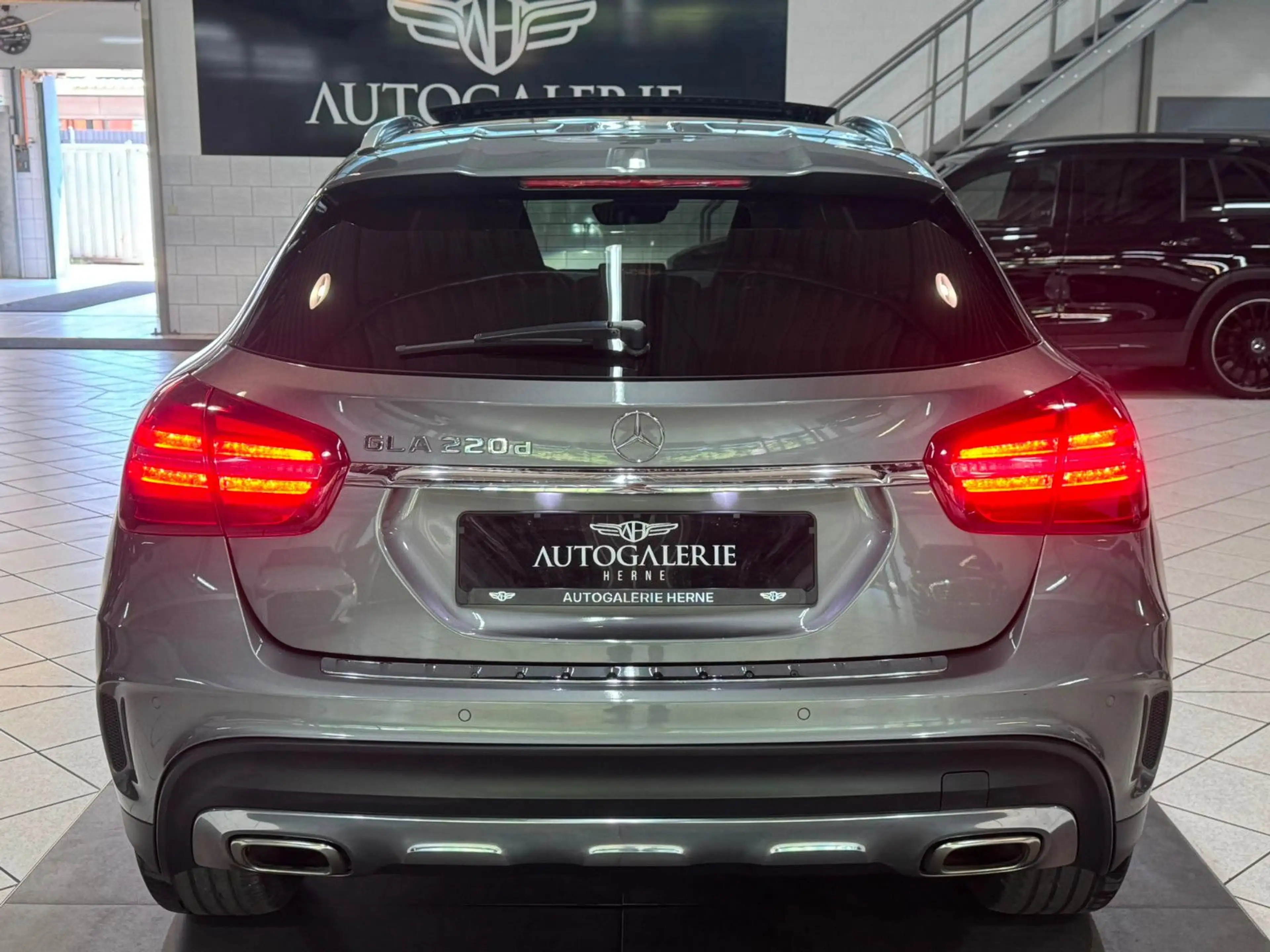 Mercedes-Benz GLA 220 d AMG LINE*AUT*PANO*LED*NAV*T-LEDER*TOWI — photo 5