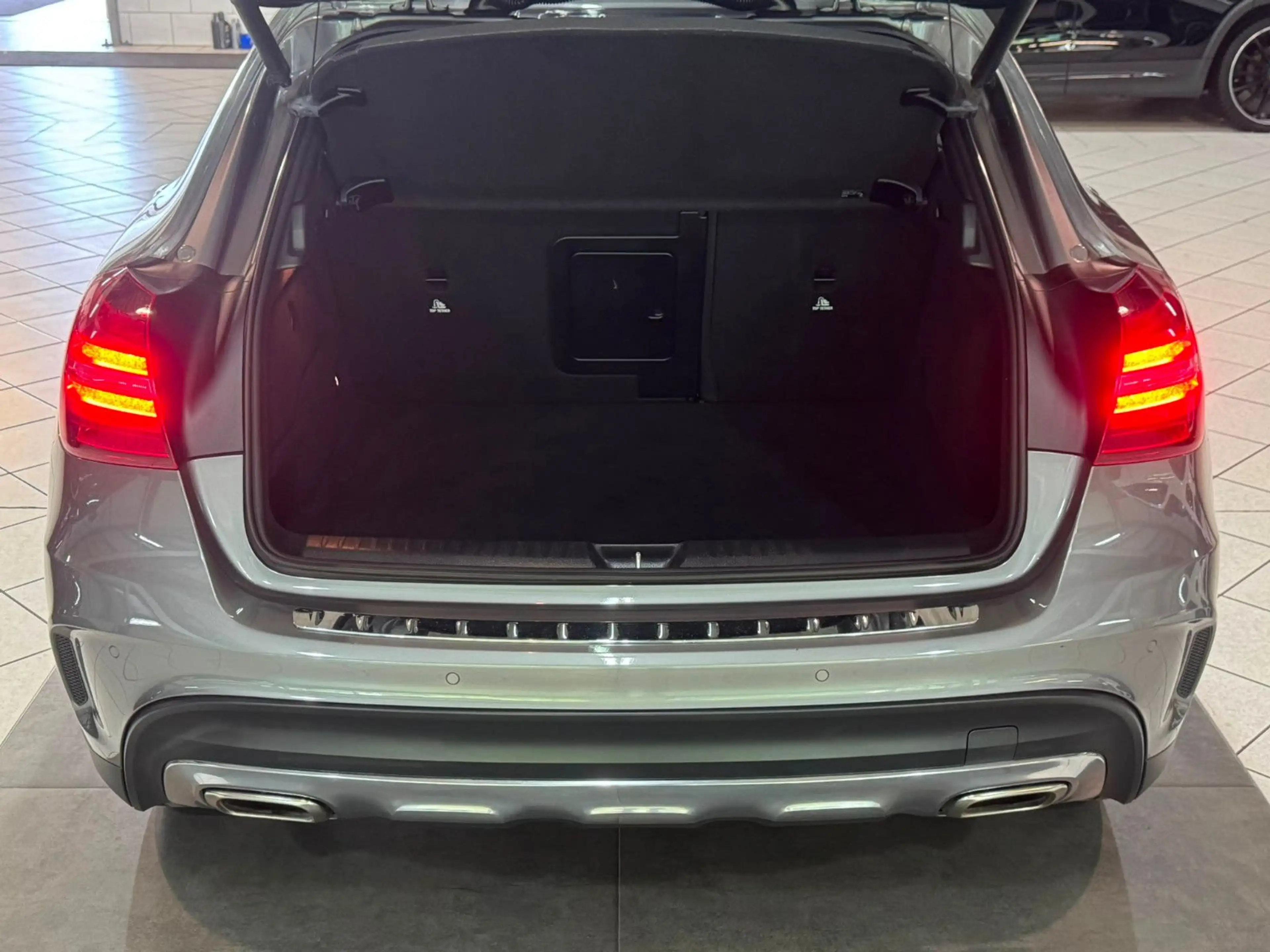 Mercedes-Benz GLA 220 d AMG LINE*AUT*PANO*LED*NAV*T-LEDER*TOWI — photo 6