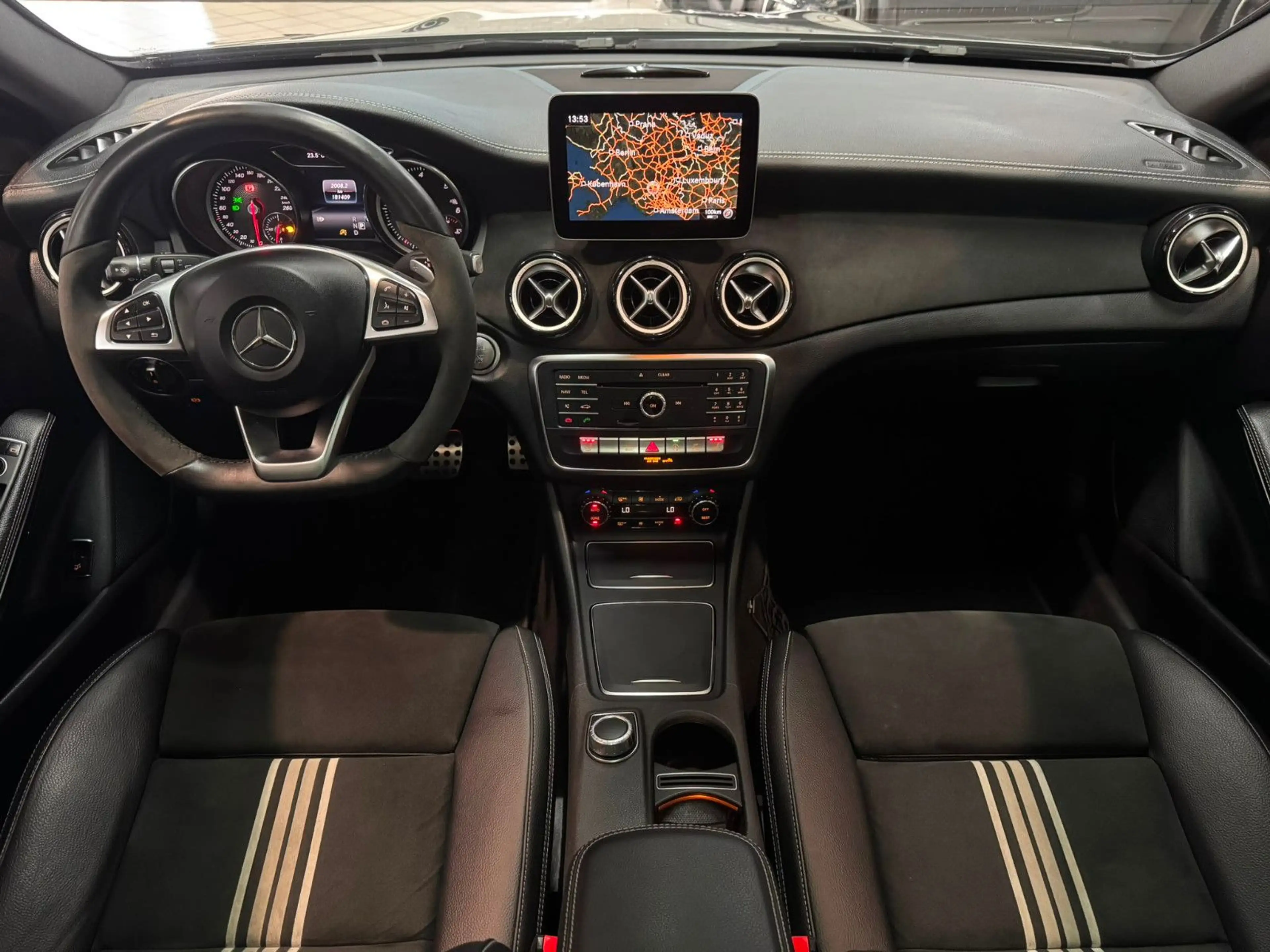 Mercedes-Benz GLA 220 d AMG LINE*AUT*PANO*LED*NAV*T-LEDER*TOWI — photo 9