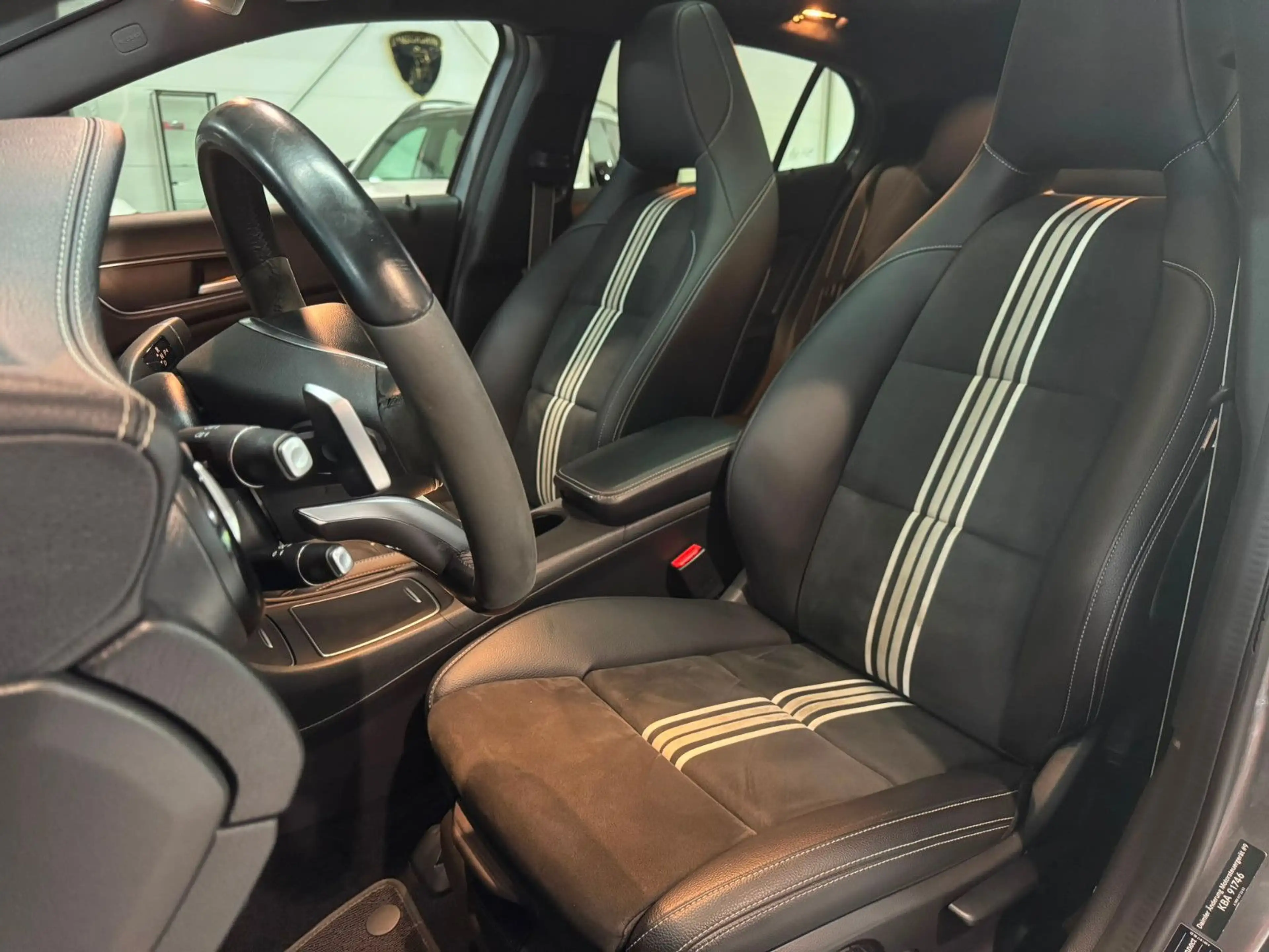 Mercedes-Benz GLA 220 d AMG LINE*AUT*PANO*LED*NAV*T-LEDER*TOWI — photo 12
