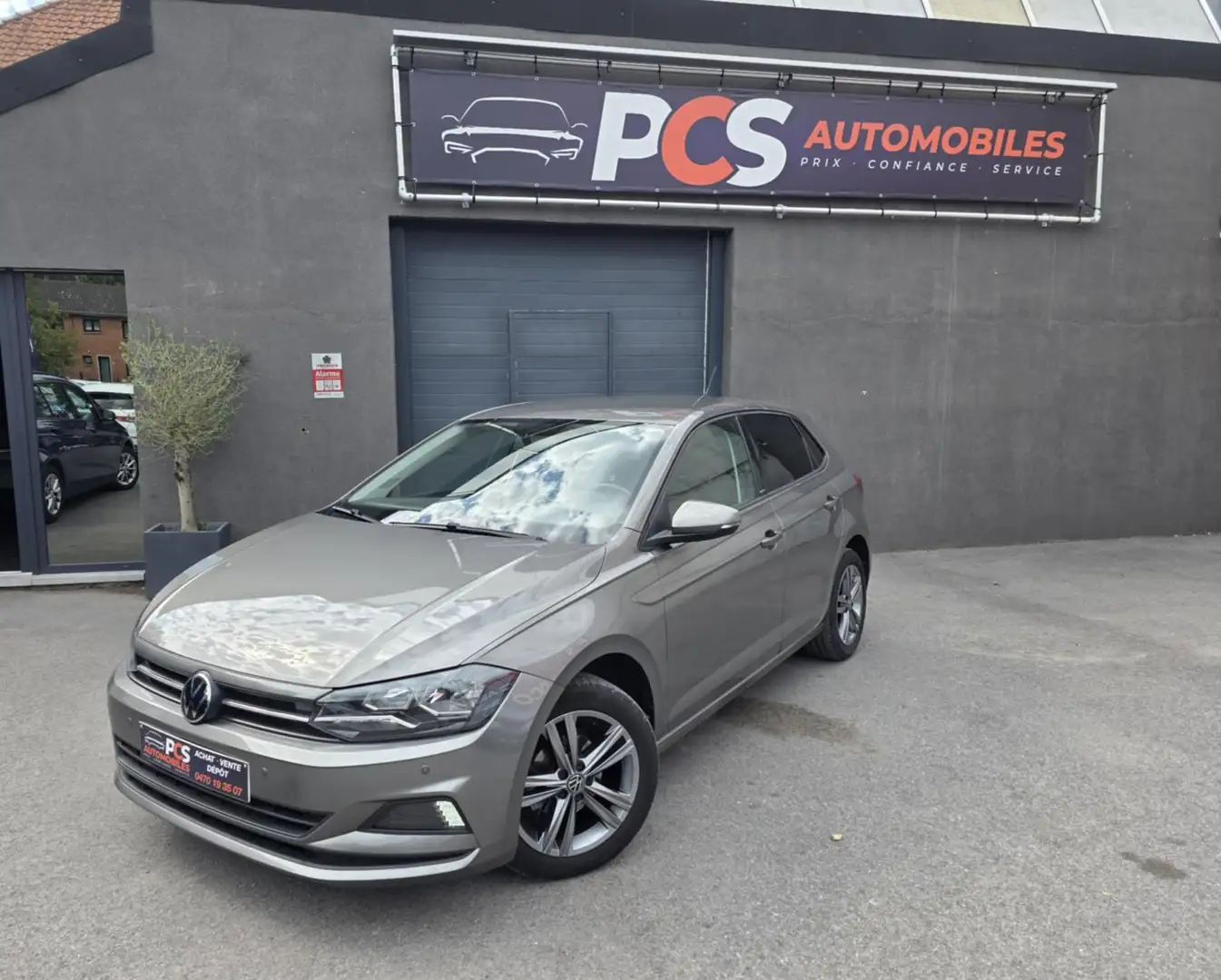 Volkswagen Polo 1.0 TSi United*PDC AVT-ARR*JANTES*APPLE CARPLAY... Gris - 1