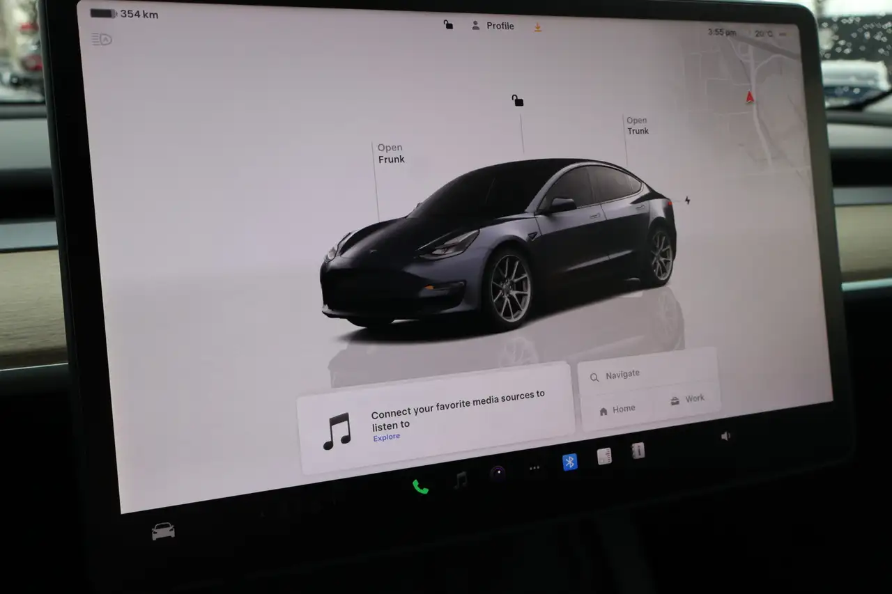 Tesla Model 3 снимка Tesla Model 3