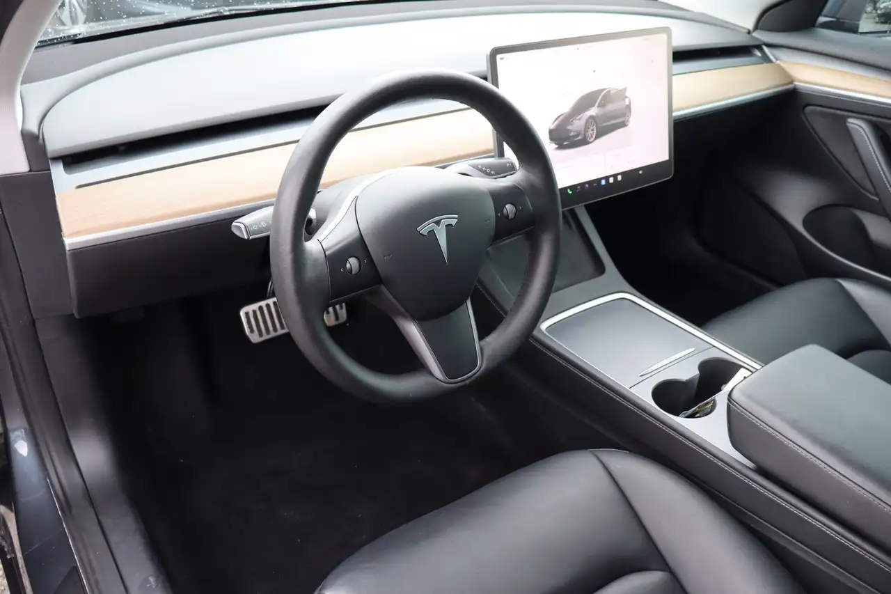 Tesla Model 3 снимка Tesla Model 3
