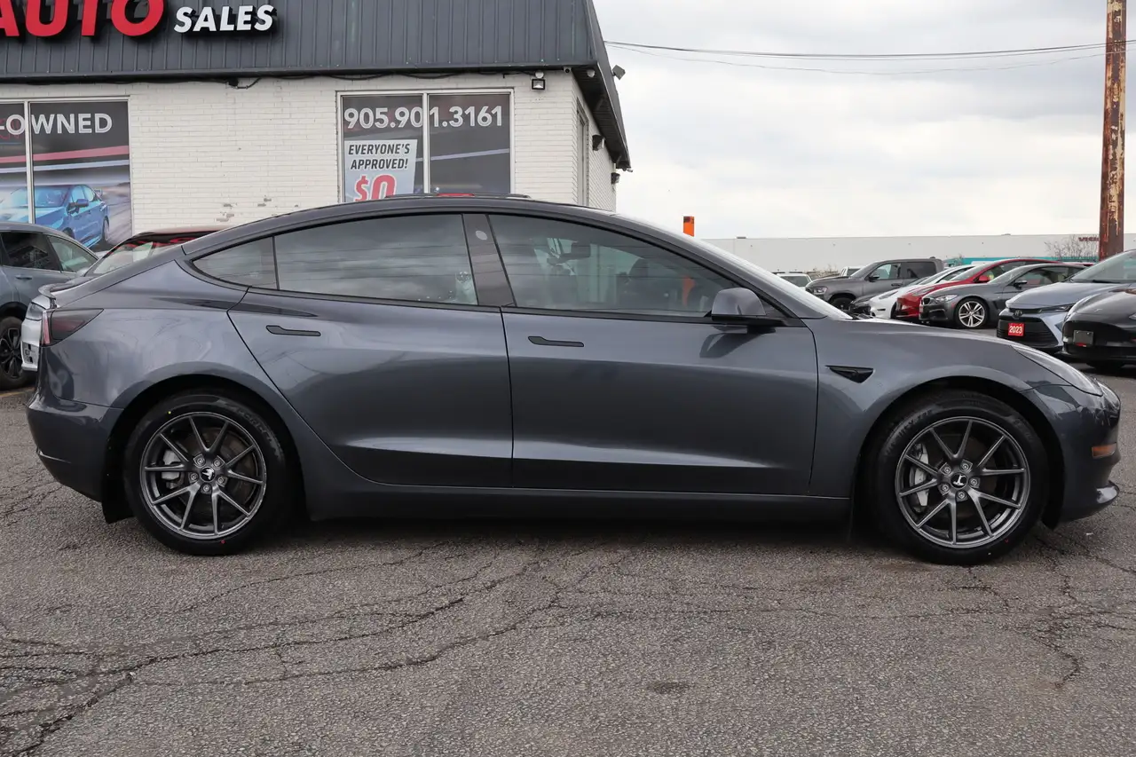 Tesla Model 3 снимка Tesla Model 3
