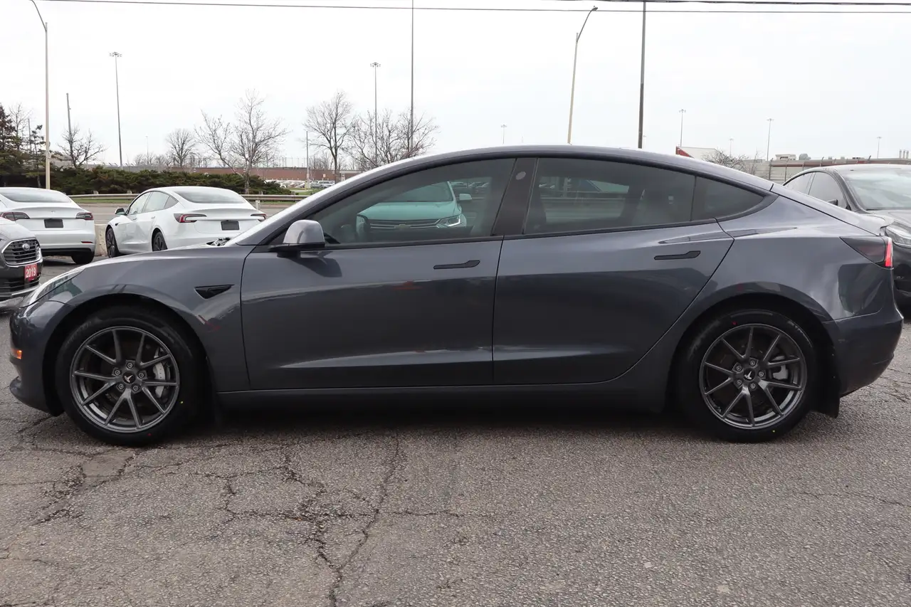 Tesla Model 3 снимка Tesla Model 3