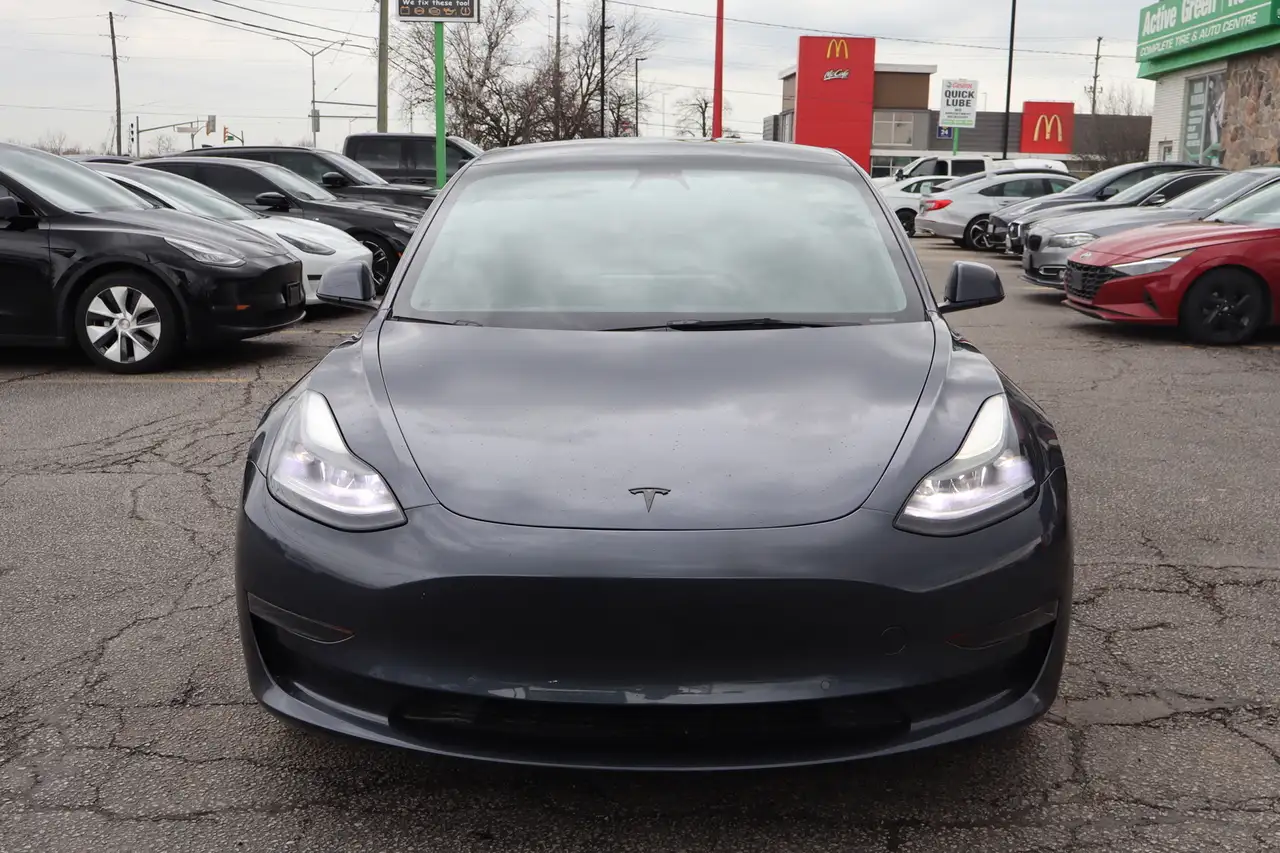 Tesla Model 3 снимка Tesla Model 3