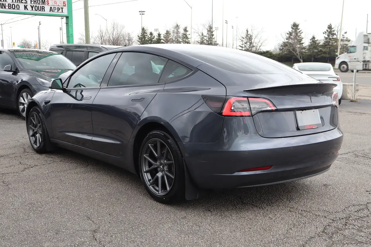 Tesla Model 3 снимка Tesla Model 3