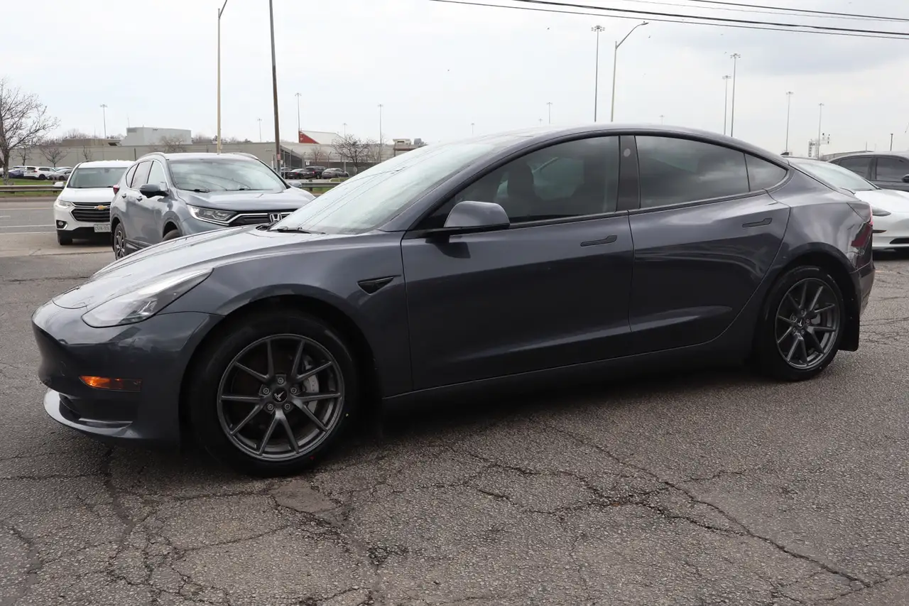 Tesla Model 3 снимка Tesla Model 3