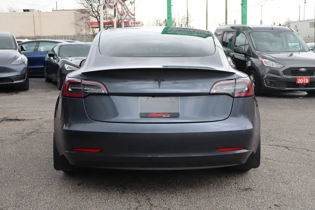 Tesla Model 3 снимка Tesla Model 3