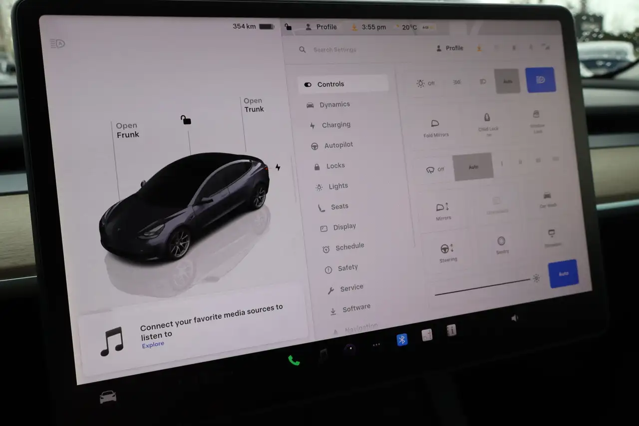 Tesla Model 3 снимка Tesla Model 3