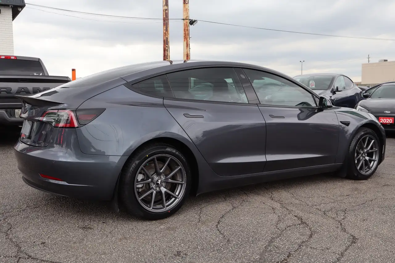 Tesla Model 3 снимка Tesla Model 3