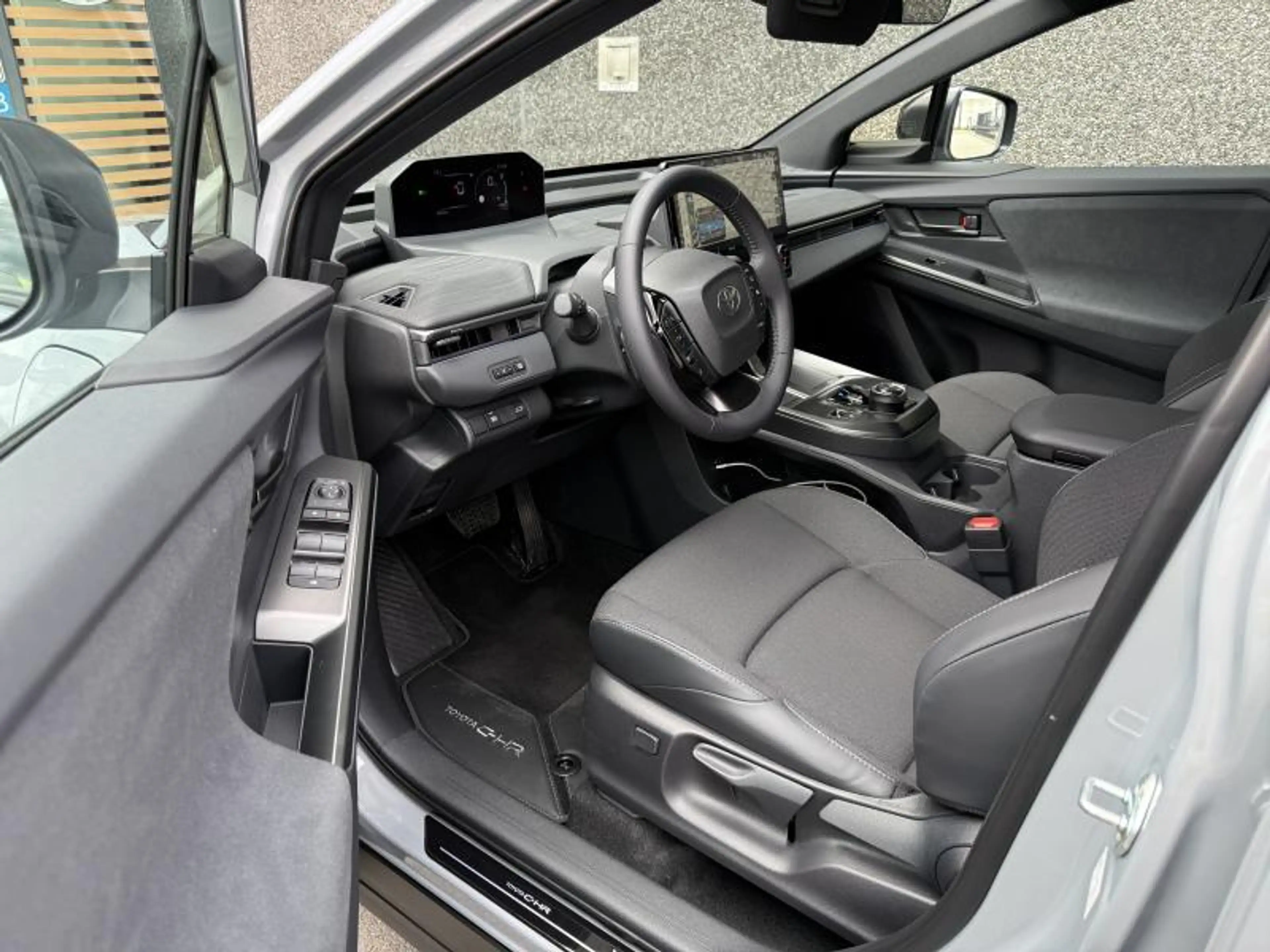 Toyota C-HR+ BEV 77 kWh 2WD Business — photo 8