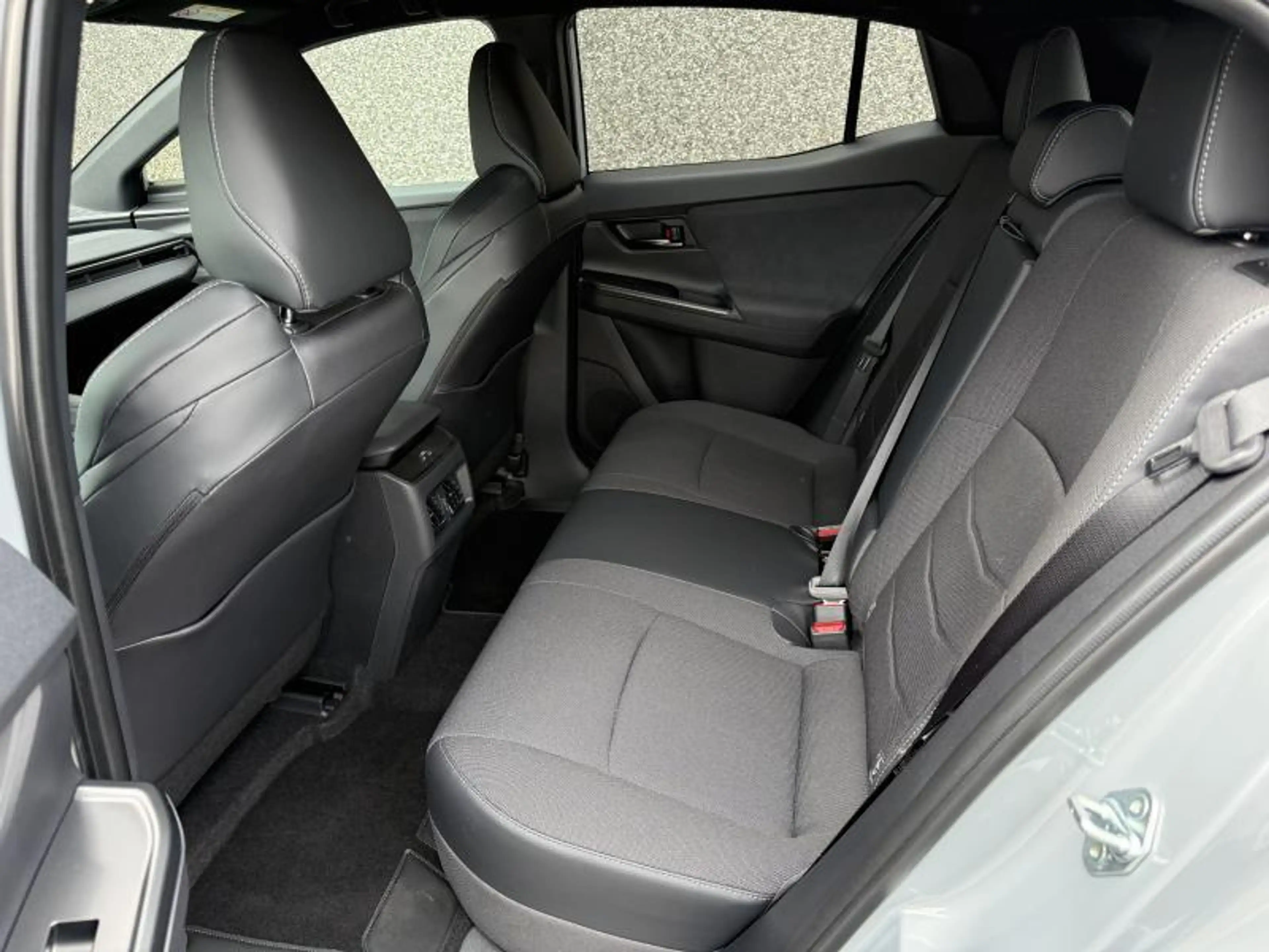 Toyota C-HR+ BEV 77 kWh 2WD Business — photo 11
