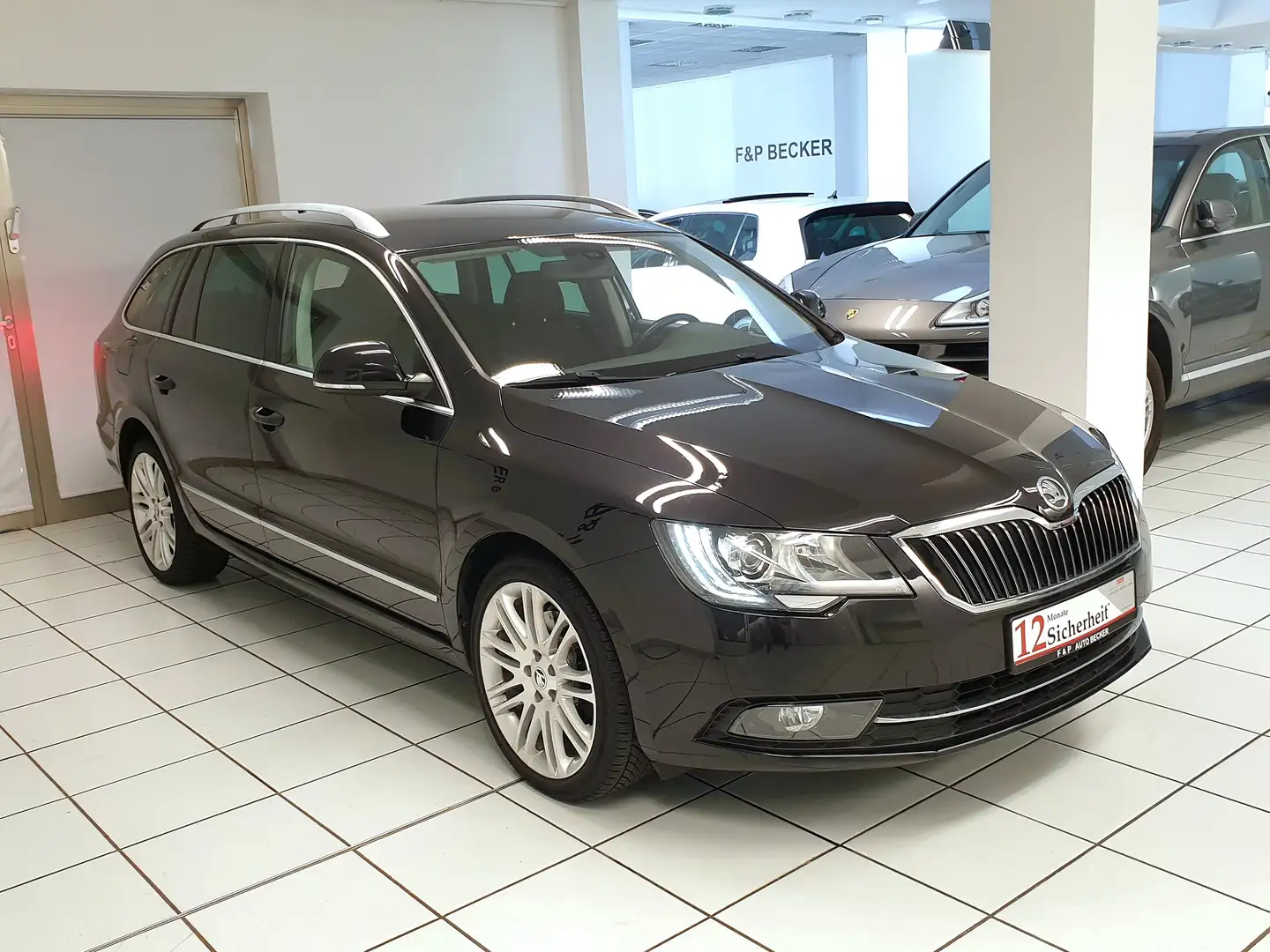 Skoda Superb Combi 2.0 TDI Green Tec DSG Ambition Navi BiXenon Schwarz - 2