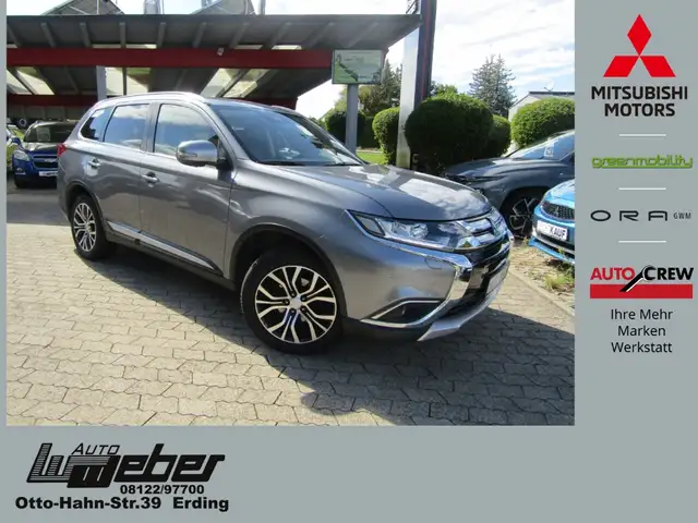 Mitsubishi Outlander Top 4WD 7-SITZER AUTOMATIK KAMERA NAVI LEDER LED