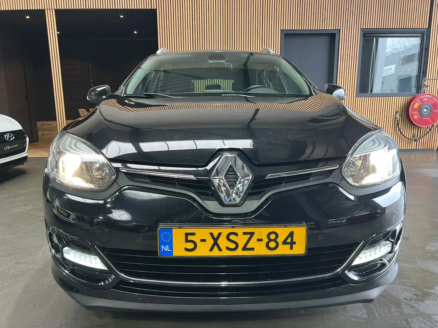 Renault Megane Estate 1.2 TCe Bose|Camera|Pano|Cruise|Trekhaak Schwarz - 2