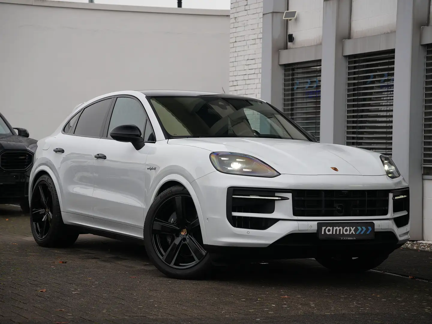 Porsche Cayenne E-Hybrid Coupé SPORTDESIGN-ACC-LUFTF.-PANO-VOLL Weiß - 1