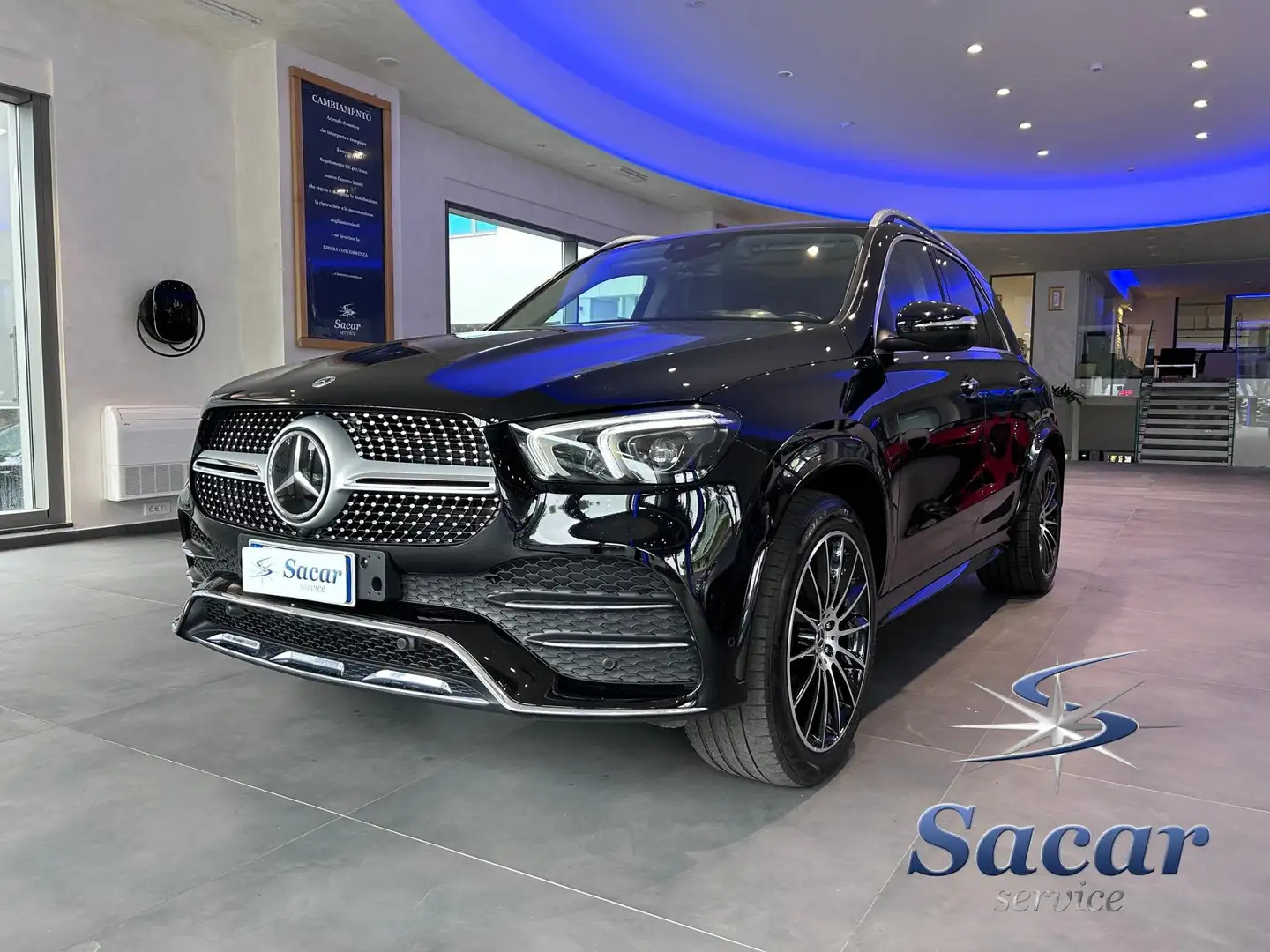 Mercedes-Benz GLE 300 GLE 300 d mhev 7 POSTI Premium Plus 4matic Černá - 1