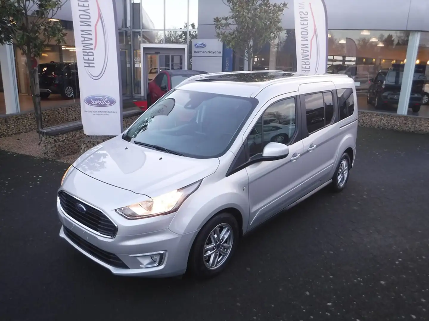 Ford Tourneo Connect Zilver - 1