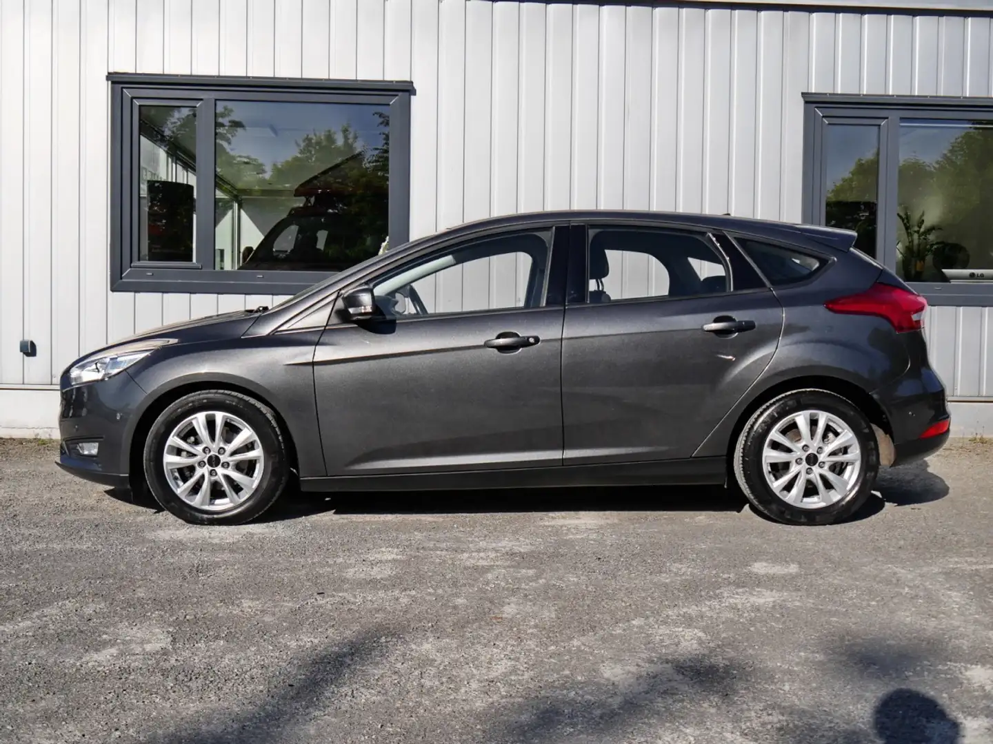 Ford Focus Business 1.0 EB Navi+ParkAssist+Sitzheiz. Klima Gris - 2