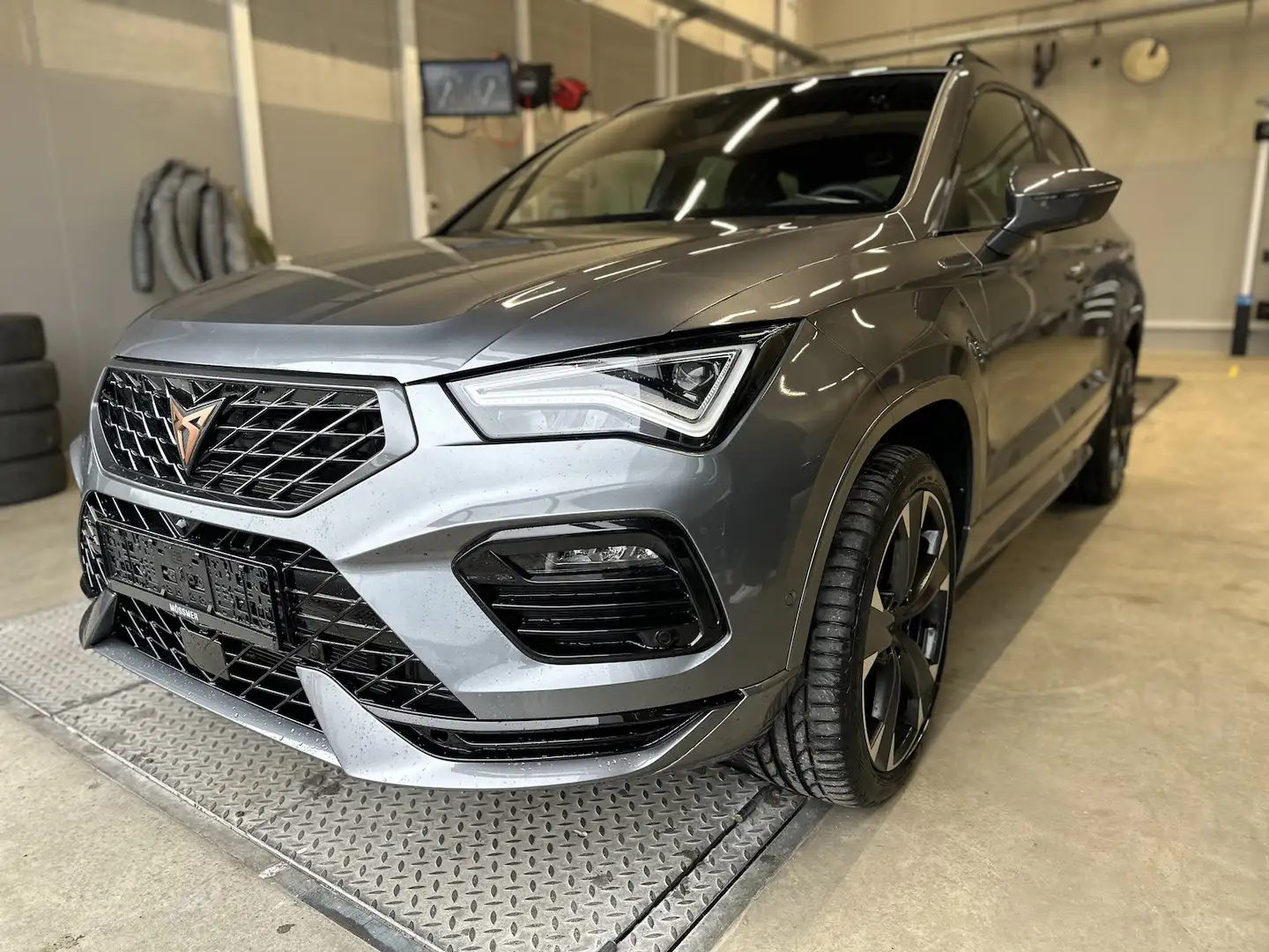 CUPRA Ateca 1,5TSI DSG AHK Assist XL WSS heizbar Pano Grigio - 1