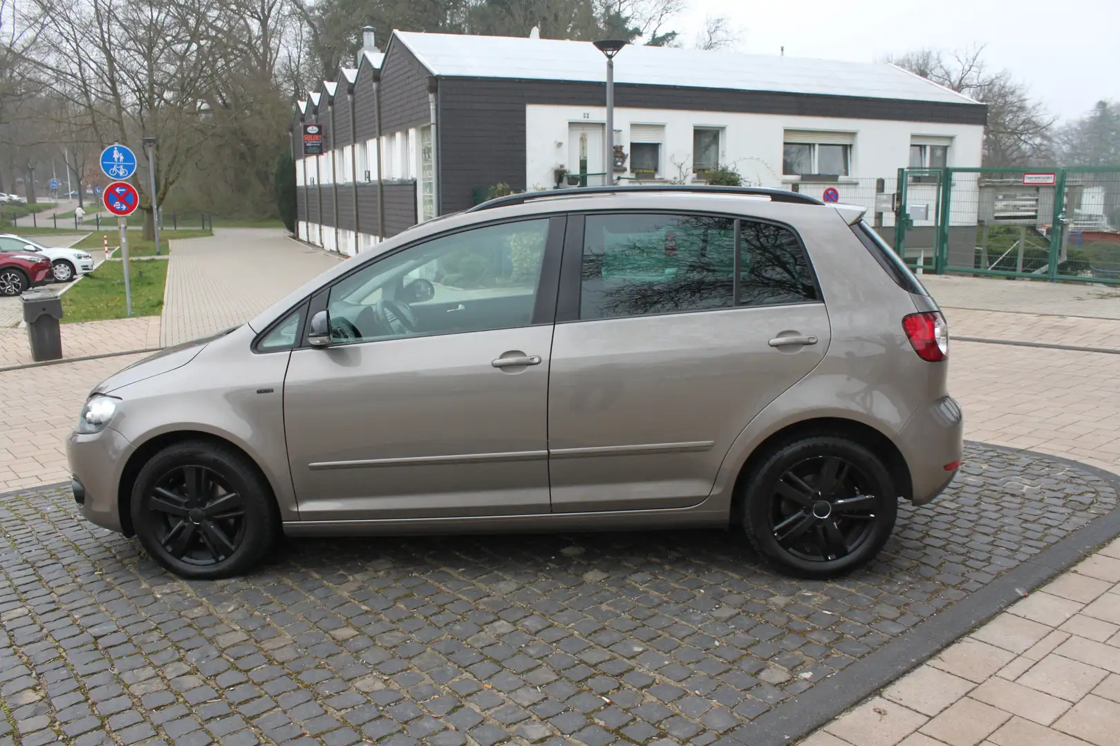 Volkswagen Golf Plus 1.4 TSI DSG MATCH/Klima/Alu/Tüv NEU. Braun - 1