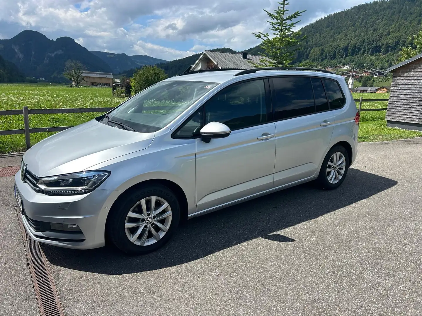 Volkswagen Touran Touran Comfortline 1,6 SCR TDI Comfortline Silber - 1