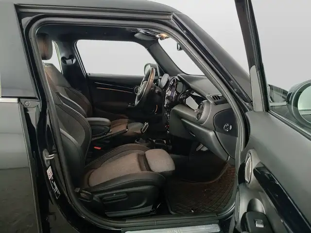 Mini Hatch view 11