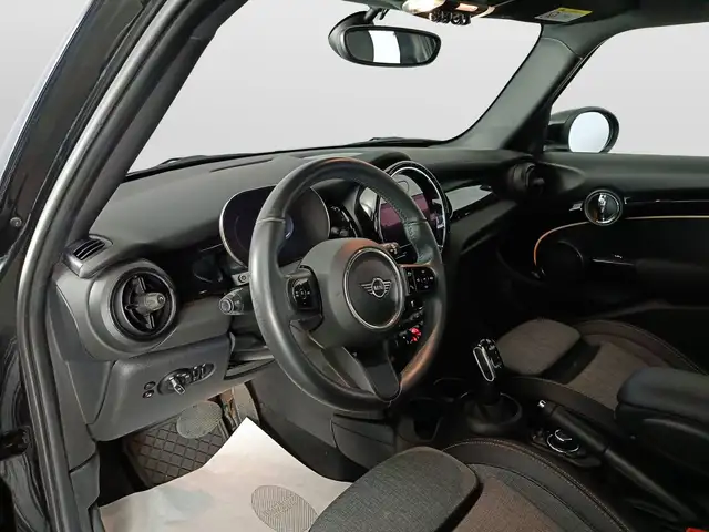 Mini Hatch view 7