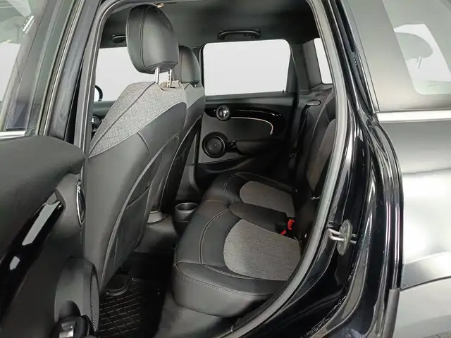 Mini Hatch view 9