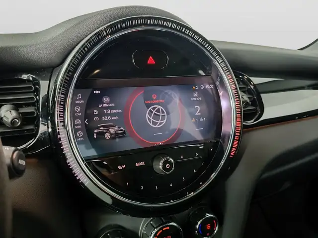 Mini Hatch view 14