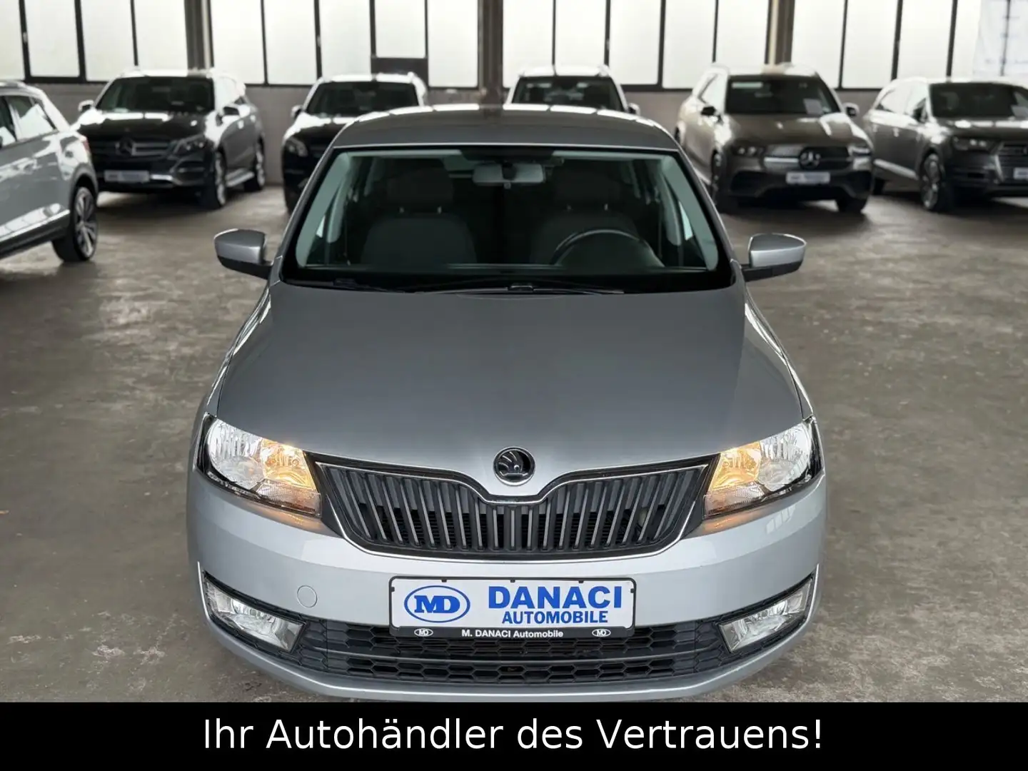 Skoda Rapid/Spaceback Spaceback Ambition*Tempomat*PDC*Klimaautom Silber - 2