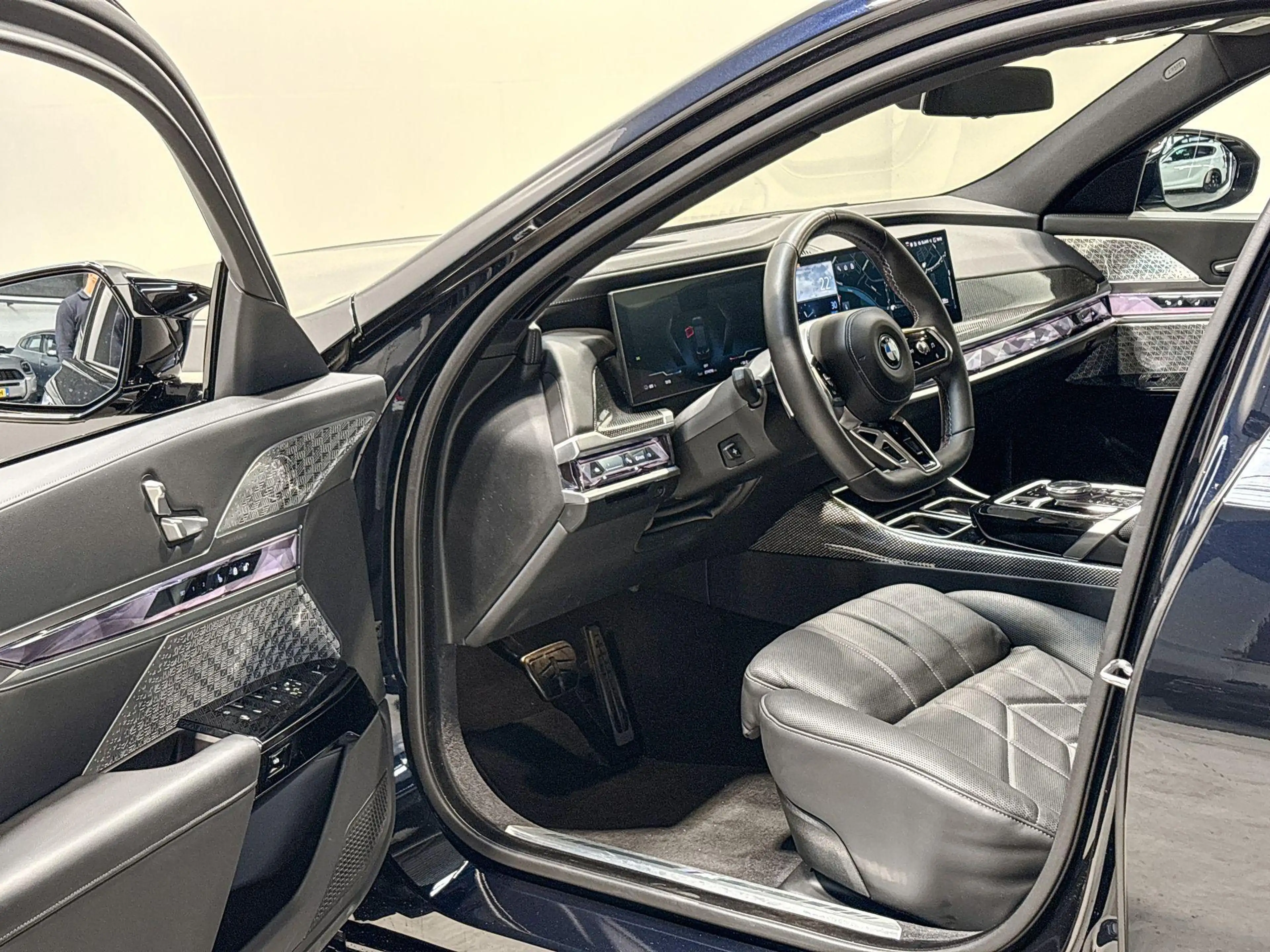 BMW i7 M70 xDrive 106 kWh M Sport | Executive lounge | En — photo 8