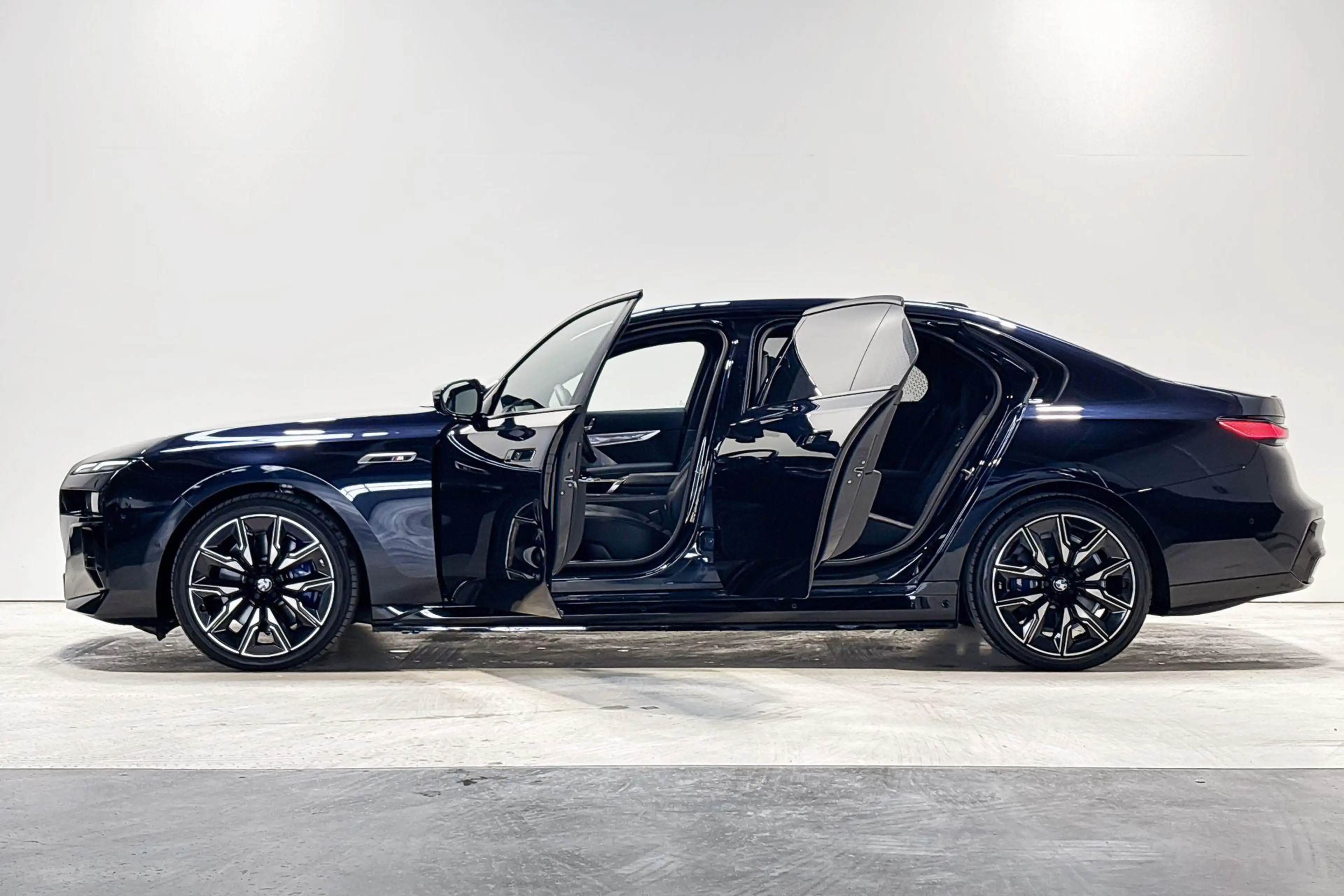 BMW i7 M70 xDrive 106 kWh M Sport | Executive lounge | En — photo 3