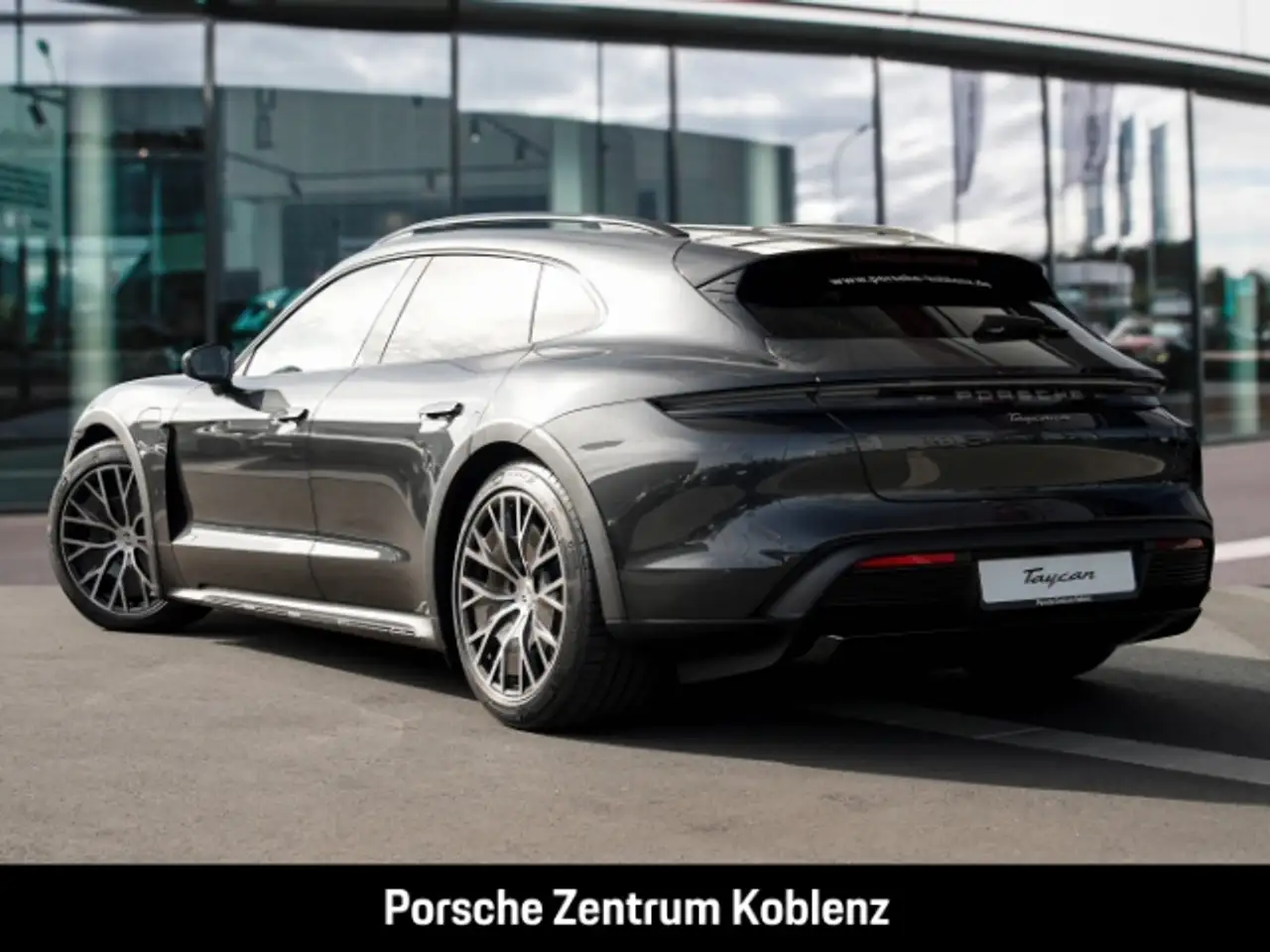 Porsche Taycan 4 Cross Turismo 3