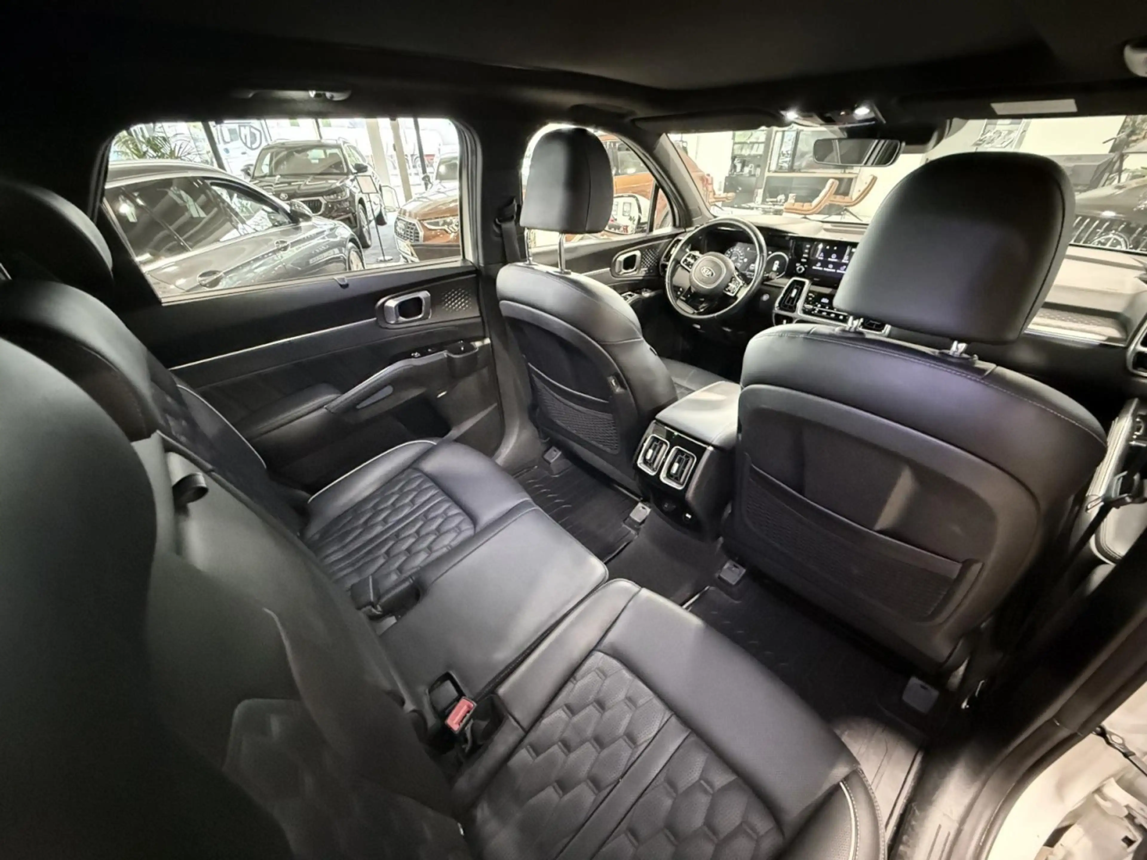 Kia Sorento Platinum 4WD CarPlay 360CAM LED RSPA PANO Klima — photo 11