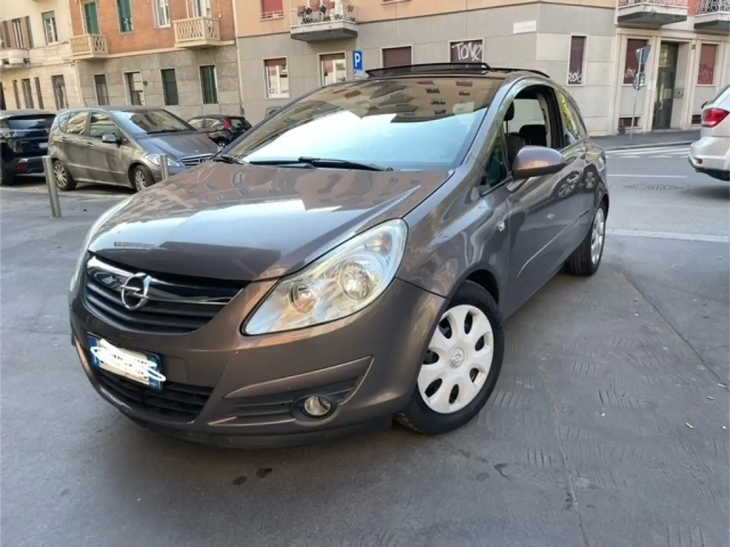Opel Corsa 1.2 3 porte Club Marrone - 2