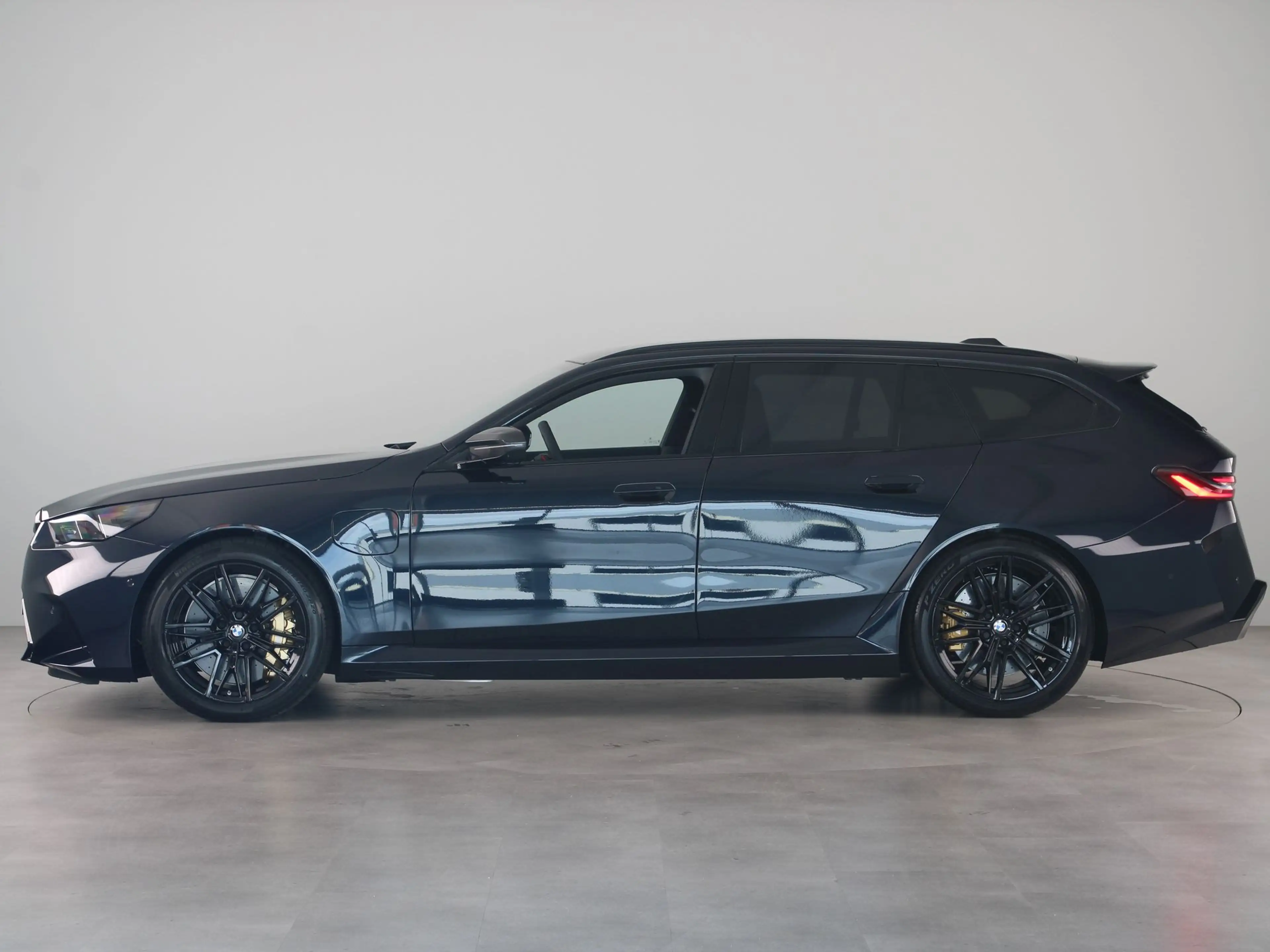 BMW M5 Touring — photo 12