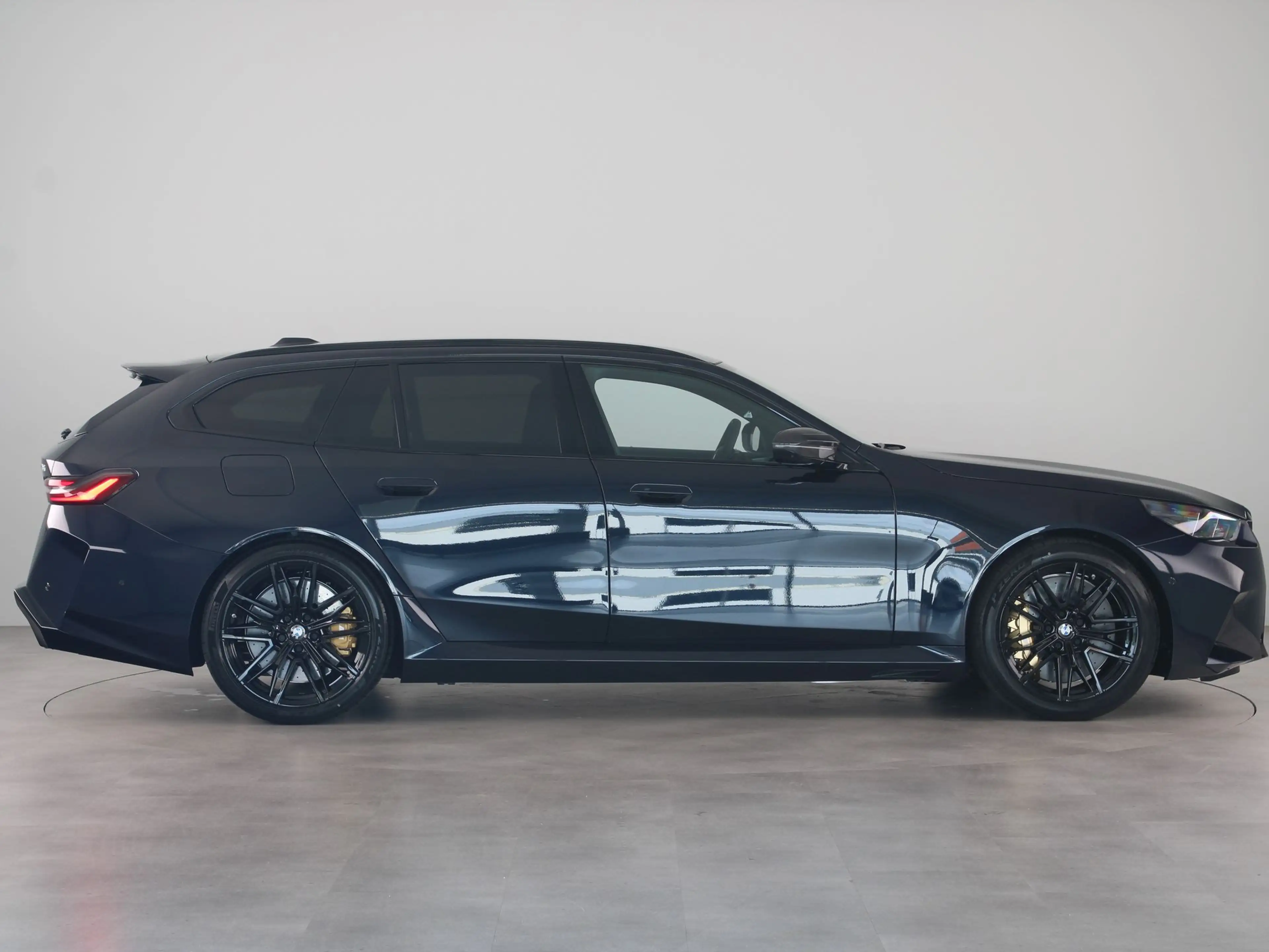 BMW M5 Touring — photo 8
