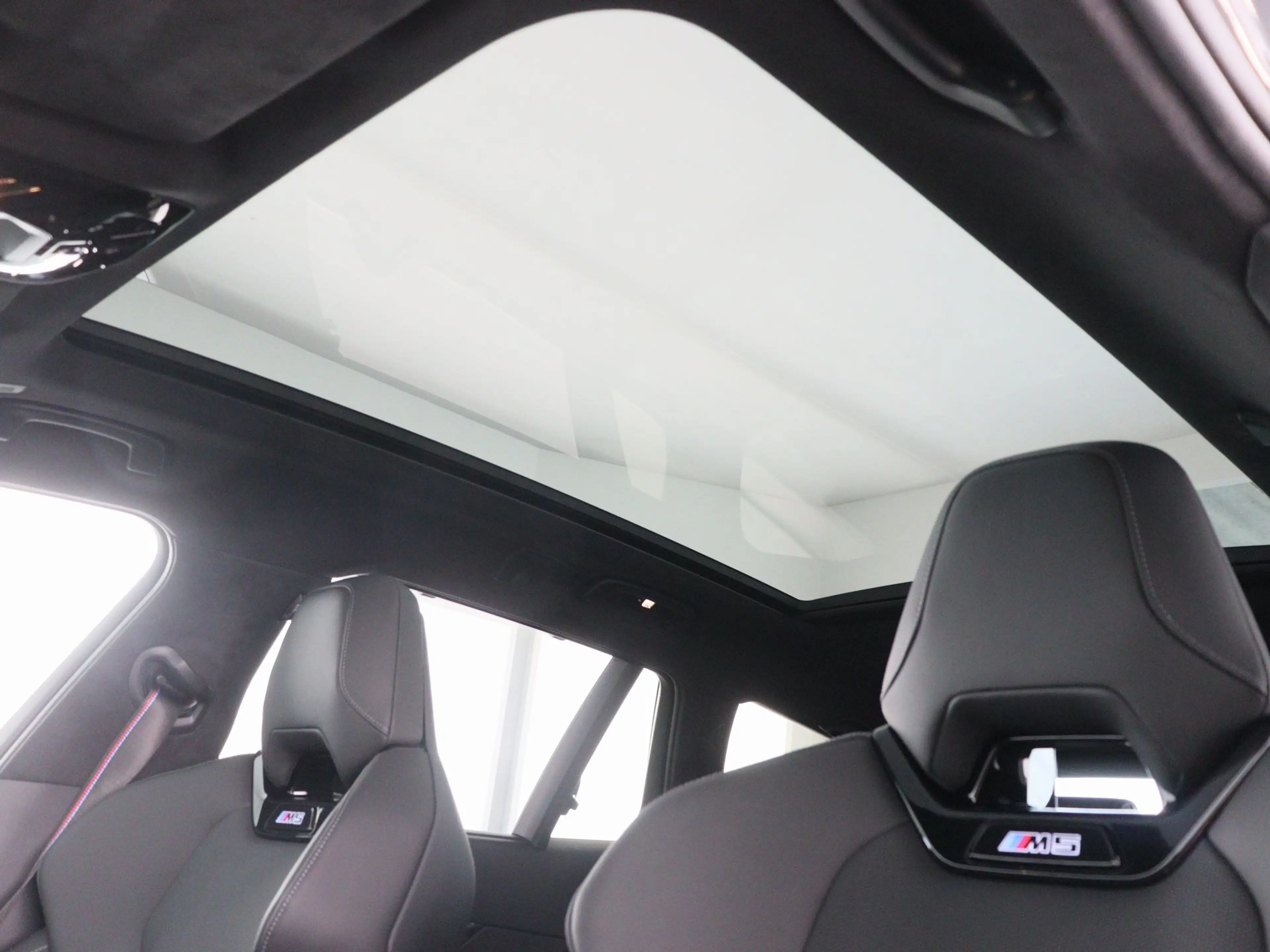 BMW M5 Touring — photo 14