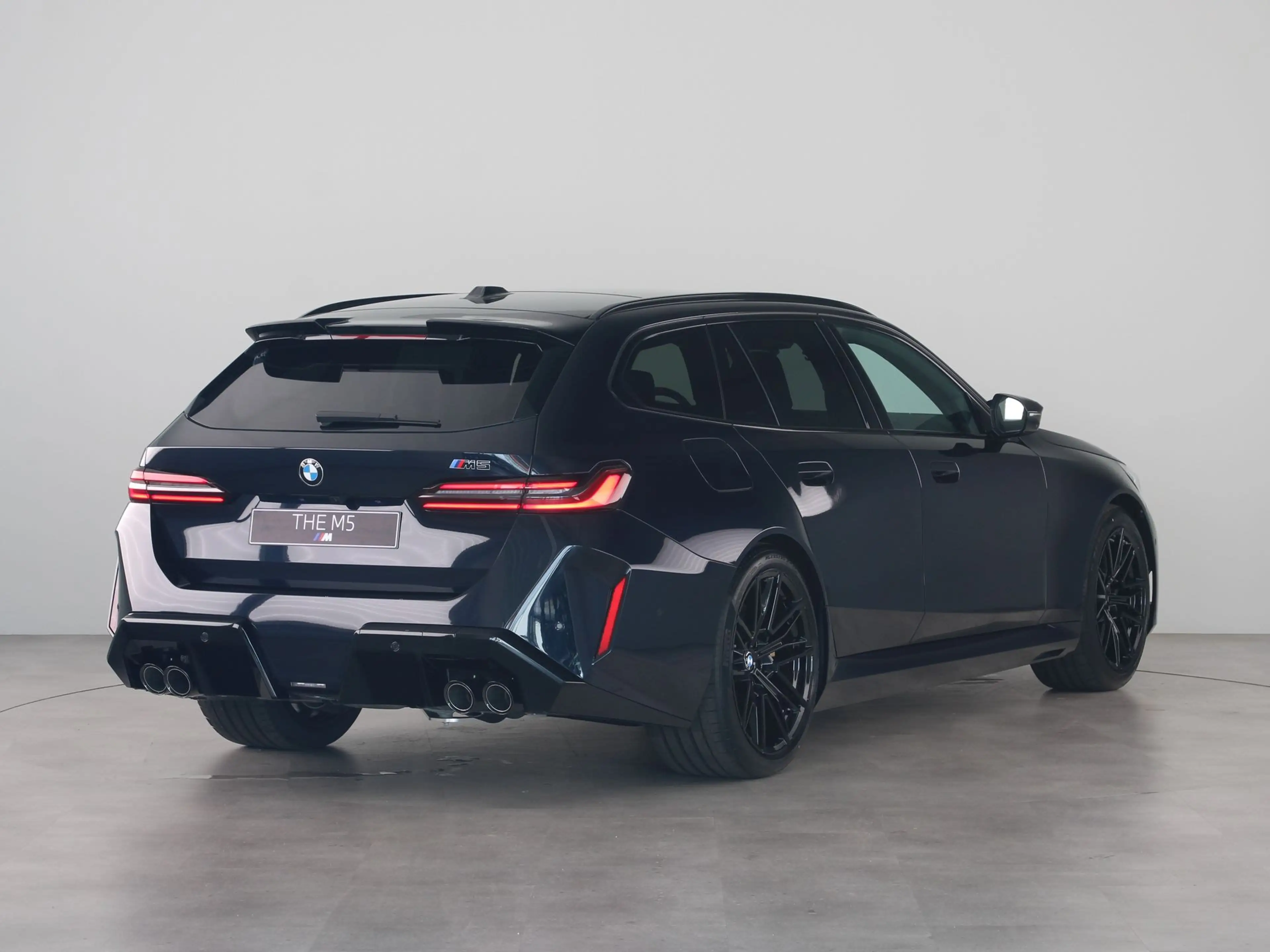 BMW M5 Touring — photo 9
