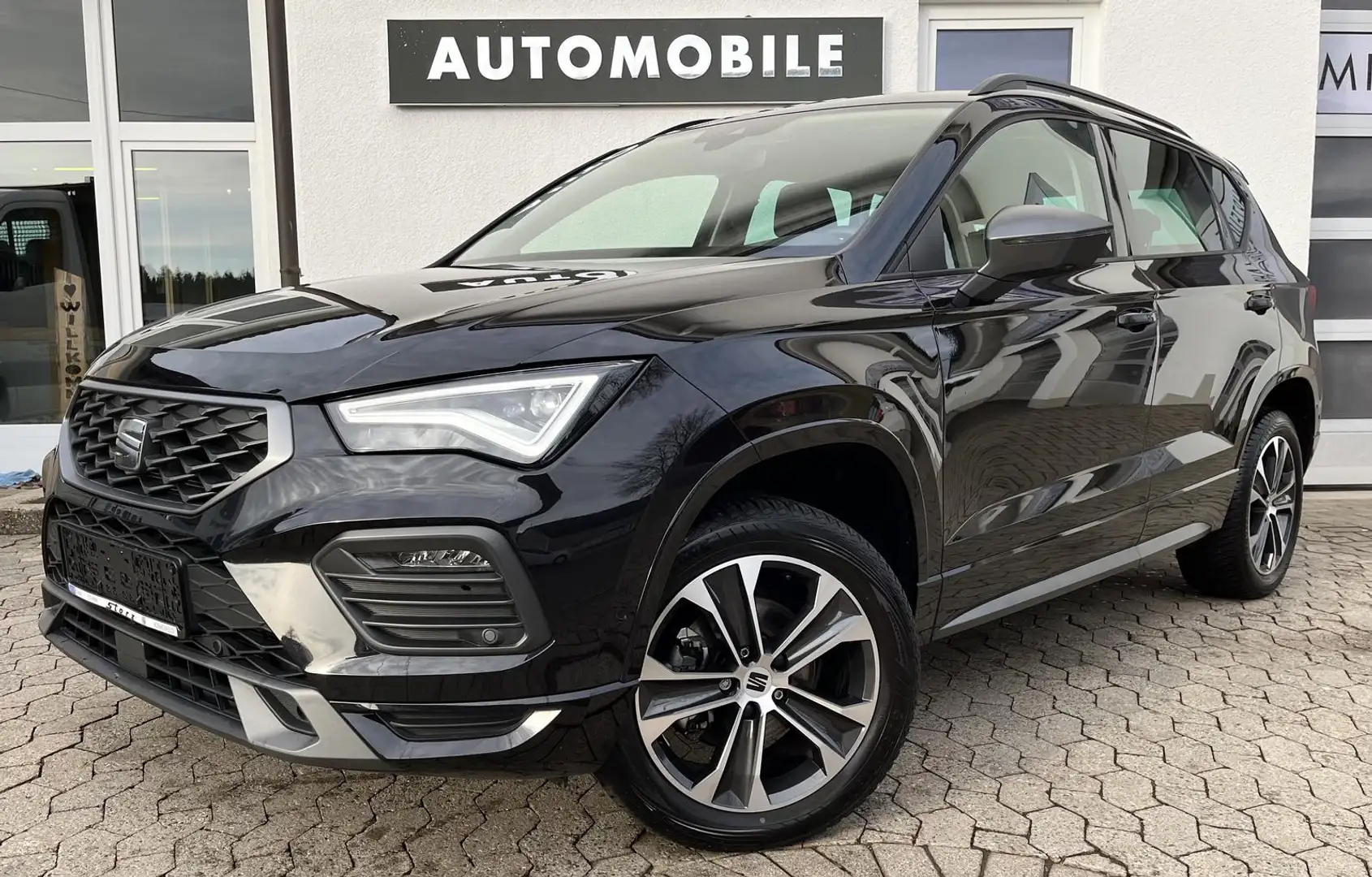 SEAT Ateca FR 2.0TDI DSG LED NAVI KAM. ACC BEATS AHK Schwarz - 1