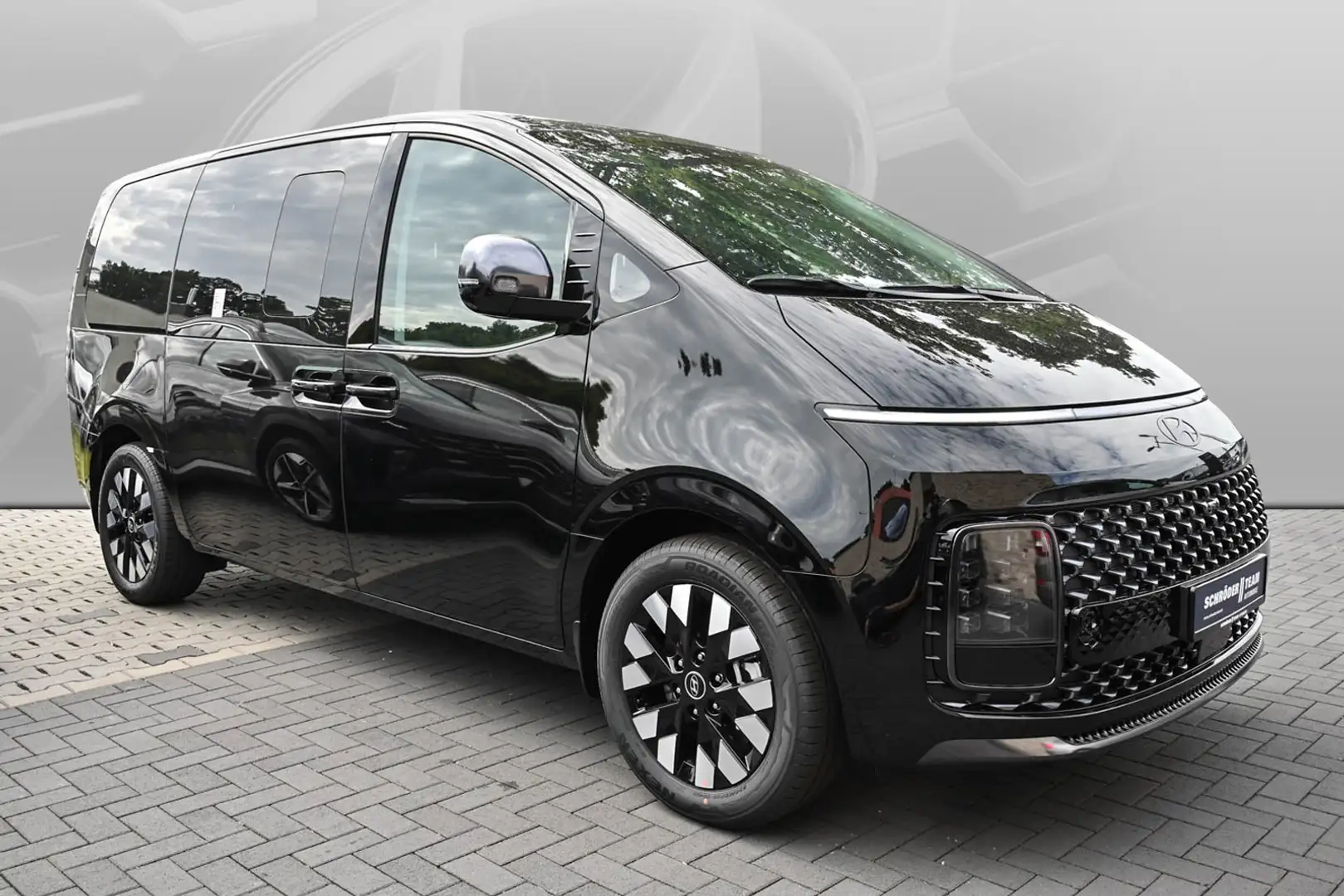 Hyundai Staria Hybrid 1.6 T-GDI 2WD Signature Schwarz - 2