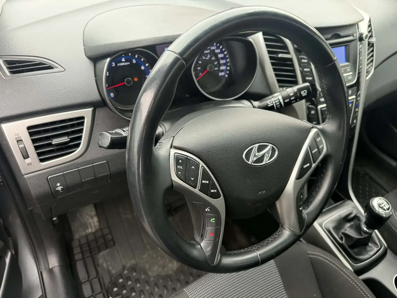 Hyundai ELANTRA снимка Hyundai ELANTRA