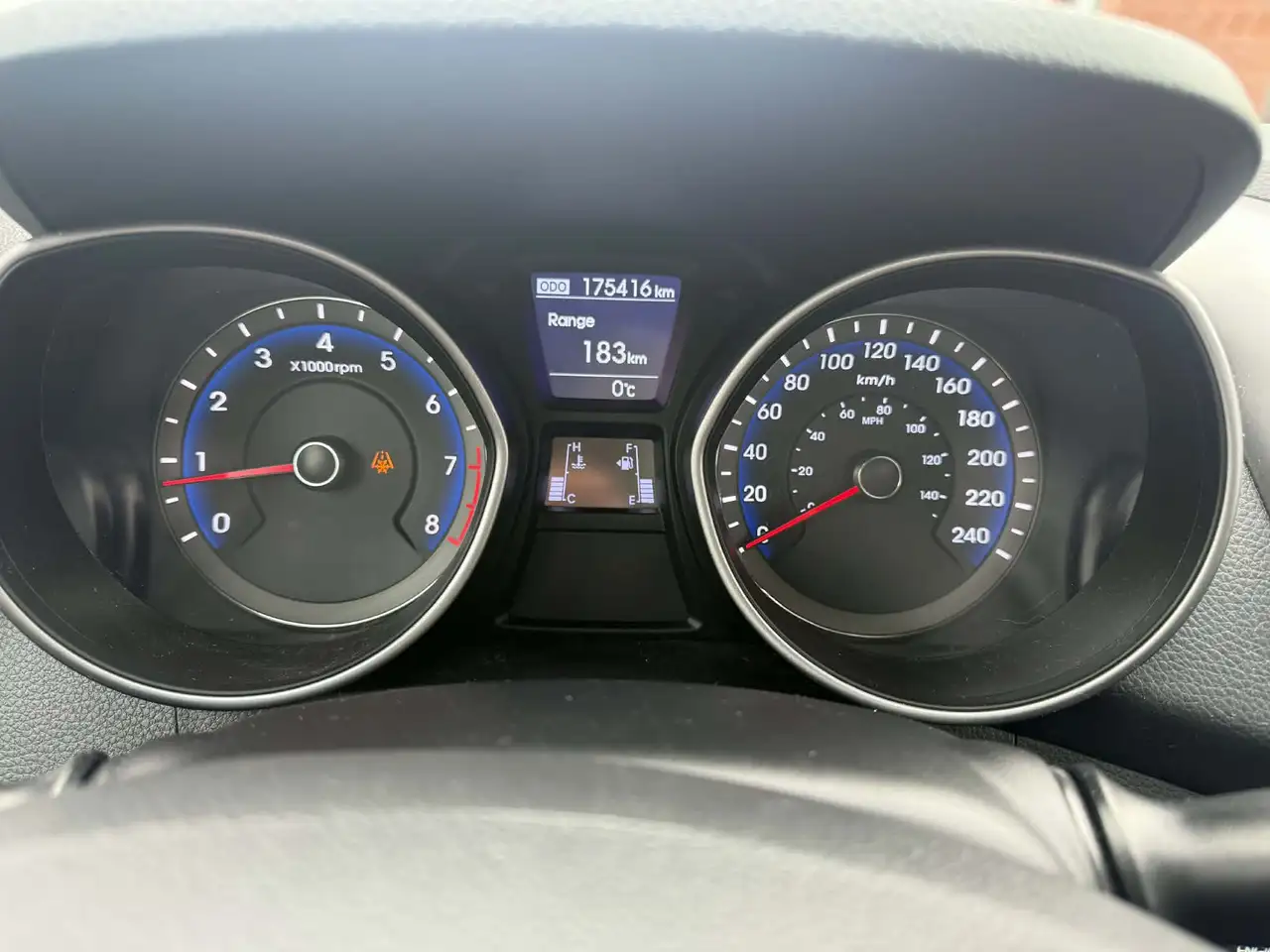 Hyundai ELANTRA снимка Hyundai ELANTRA